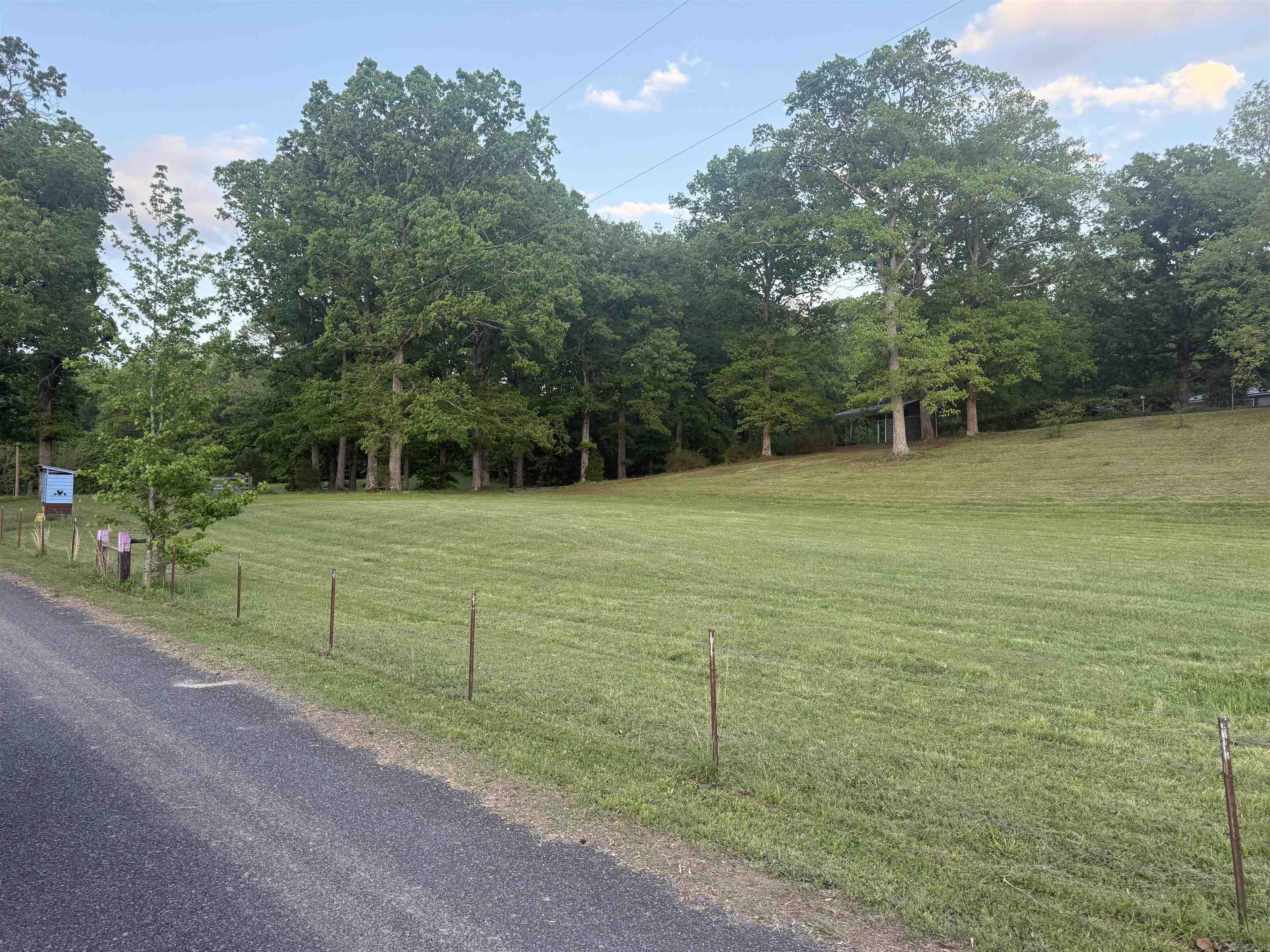 LONSDALE, TOWN OF - Residential