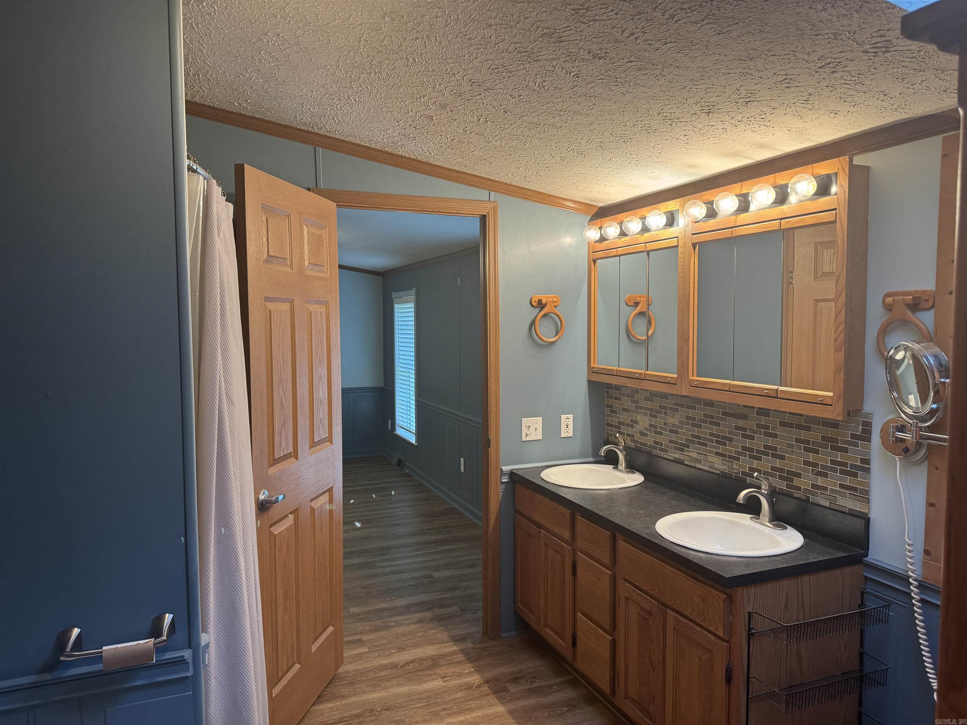 LONSDALE, TOWN OF - Residential