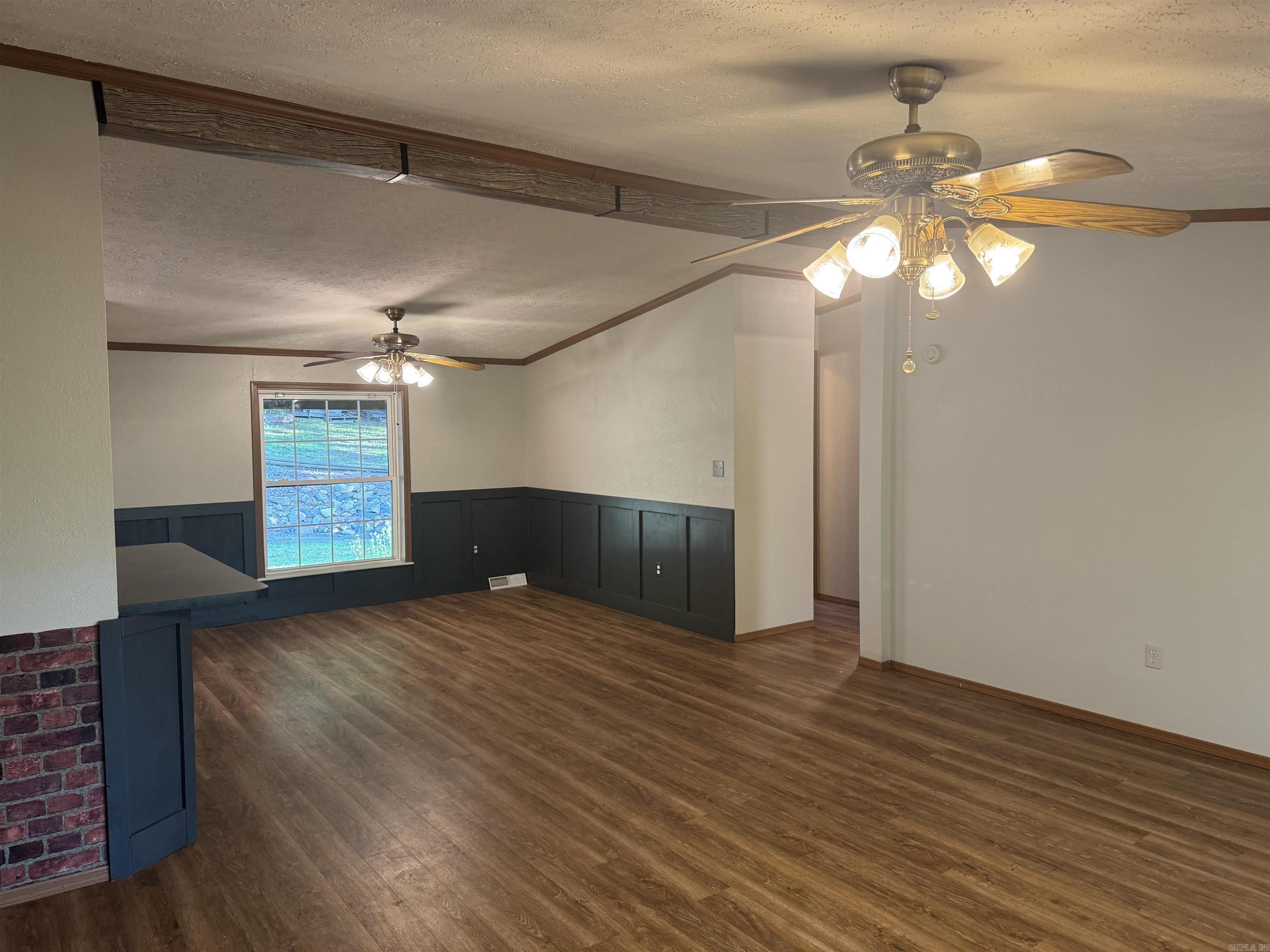 LONSDALE, TOWN OF - Residential