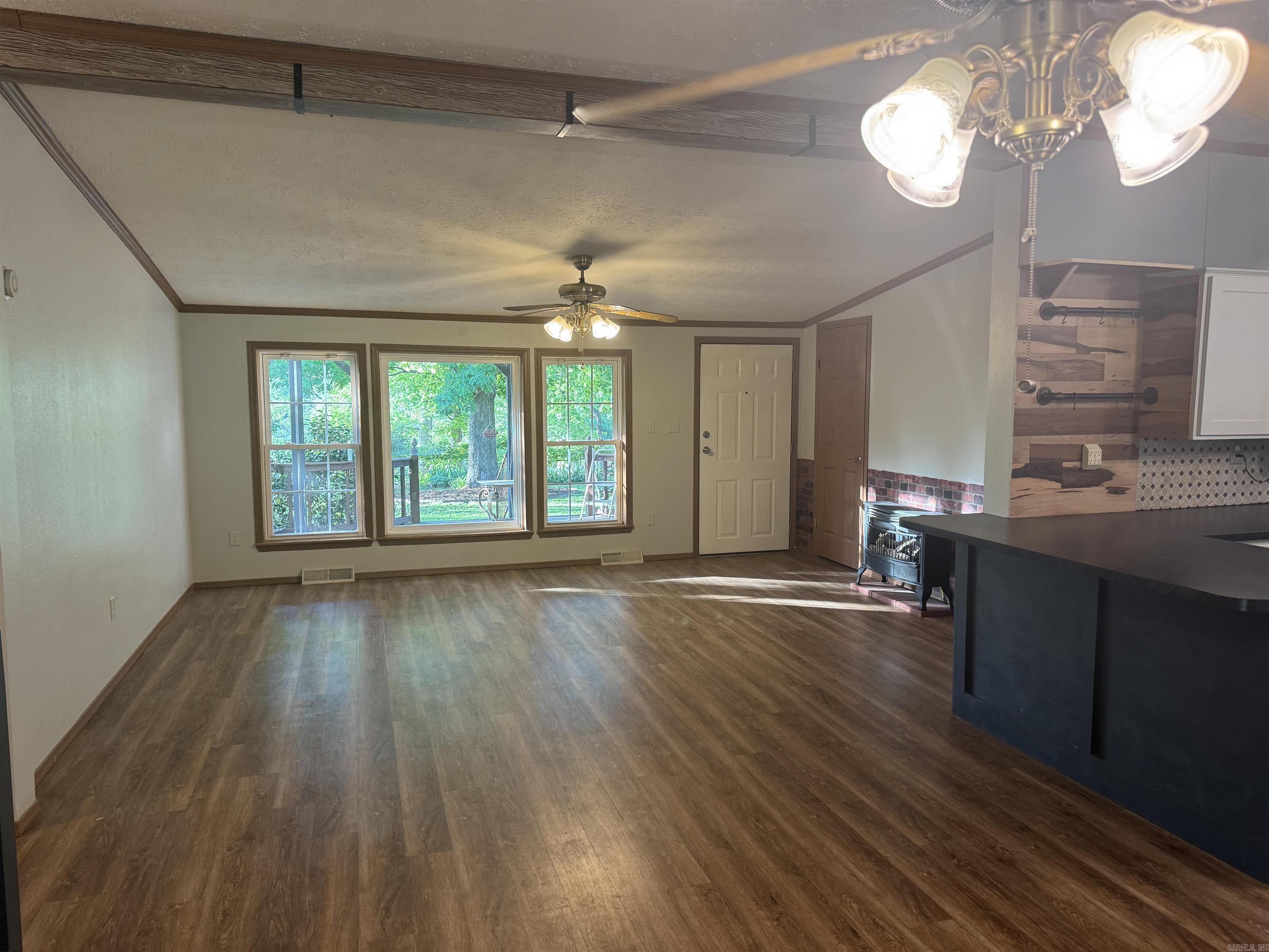 LONSDALE, TOWN OF - Residential