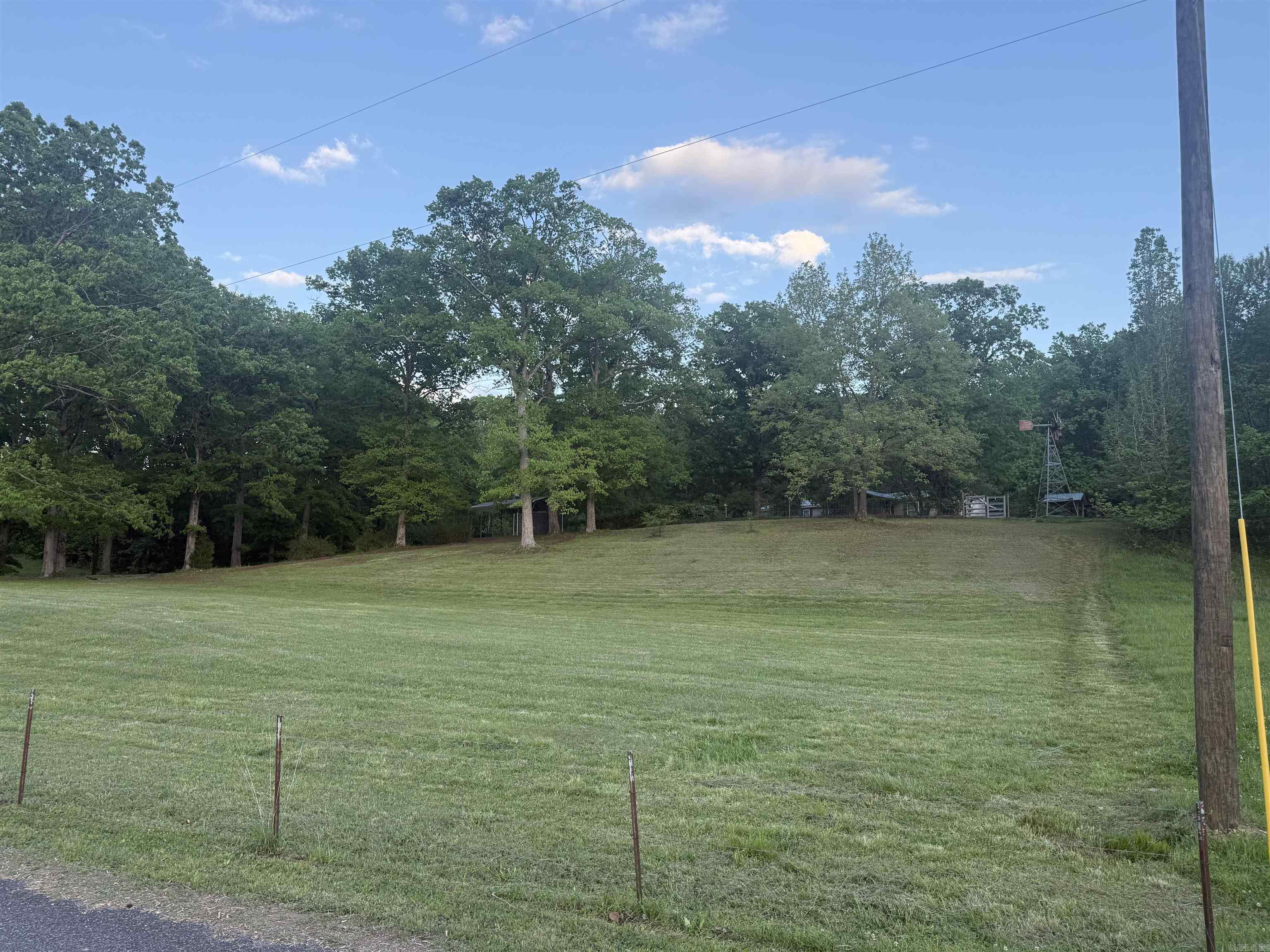 LONSDALE, TOWN OF - Residential