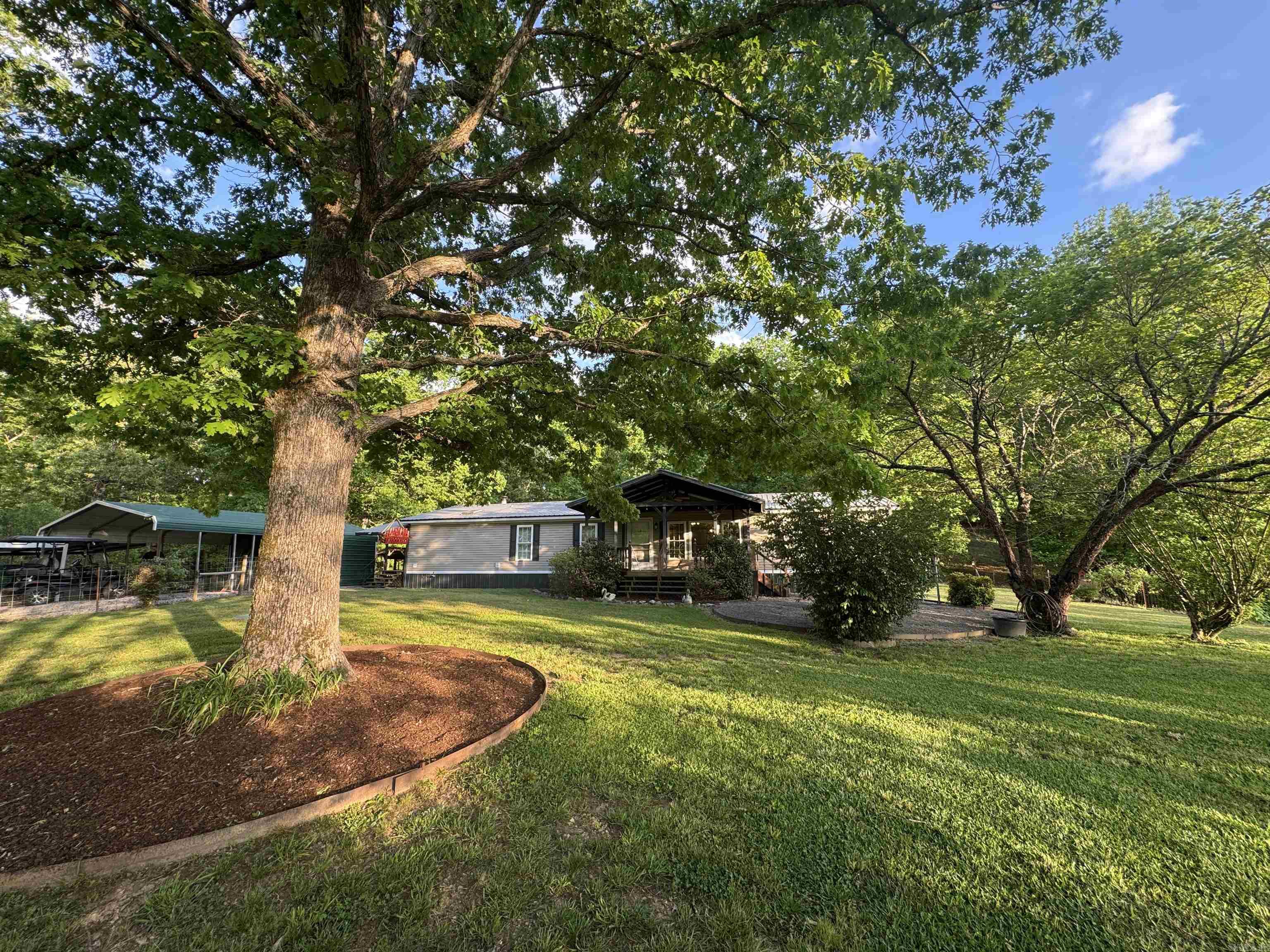 LONSDALE, TOWN OF - Residential