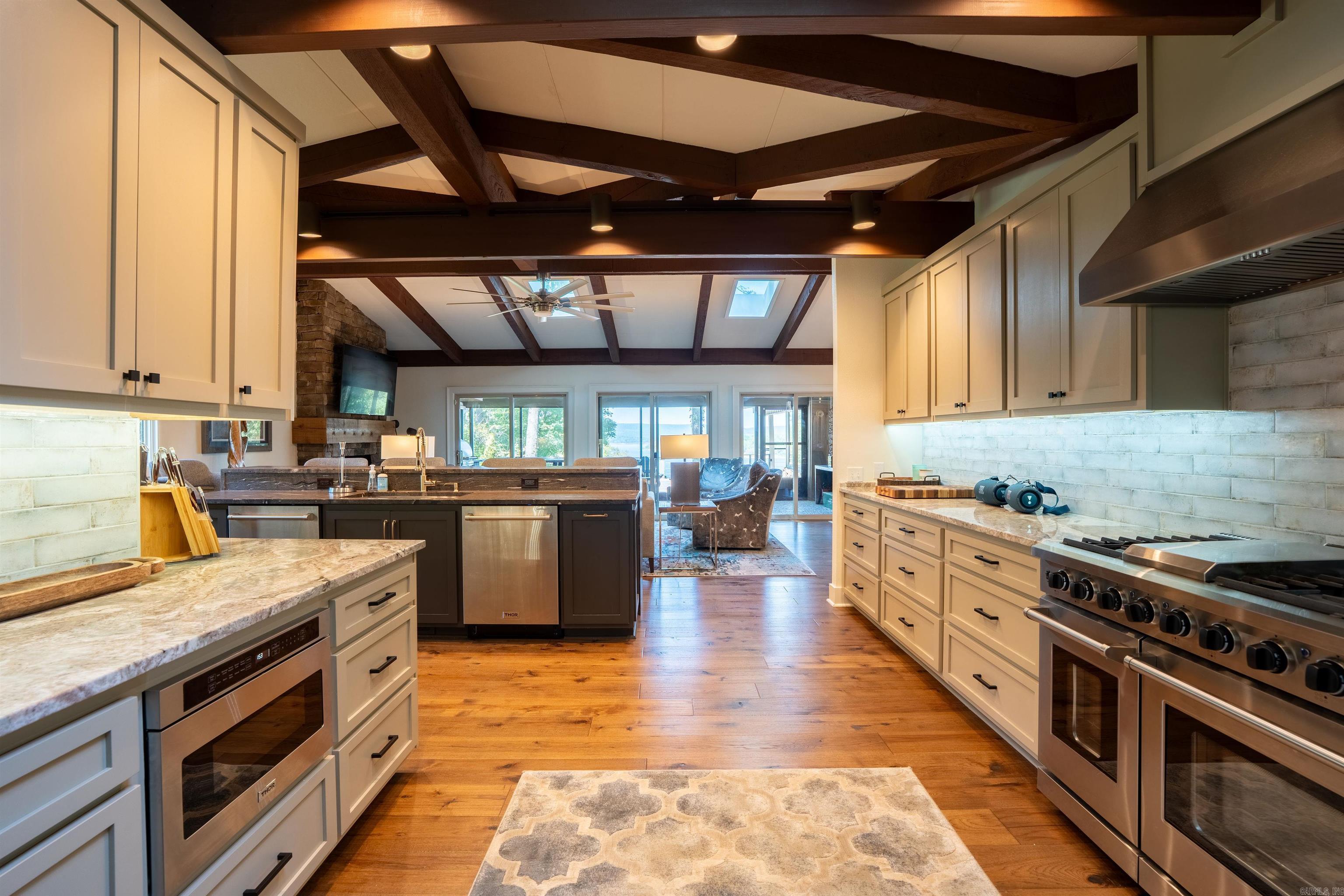 BRIARCLIFF - LAKE - Residential