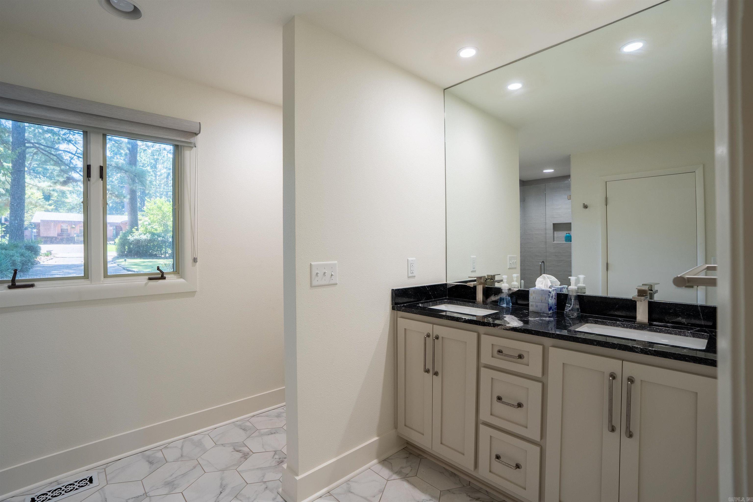 BRIARCLIFF - LAKE - Residential