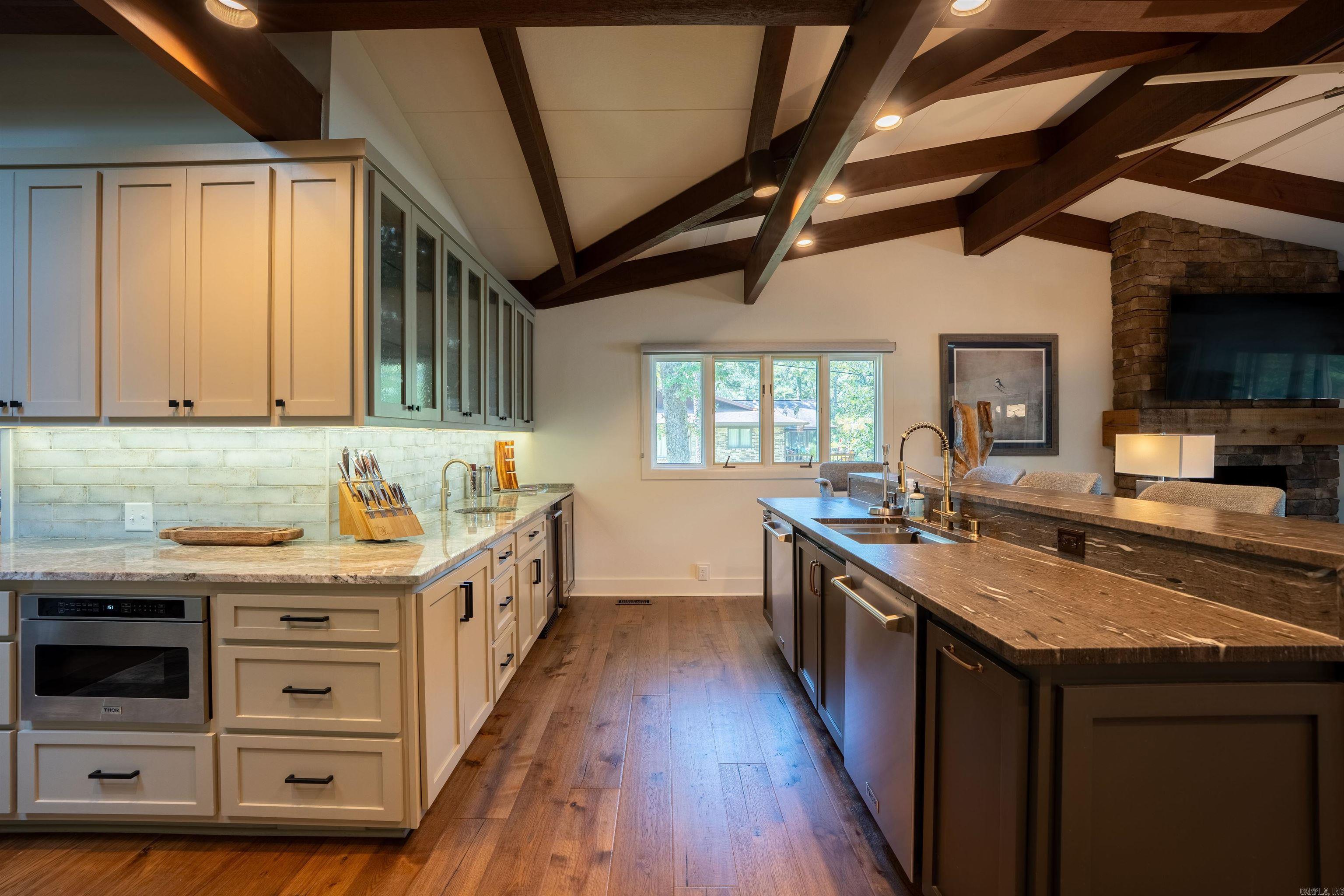 BRIARCLIFF - LAKE - Residential