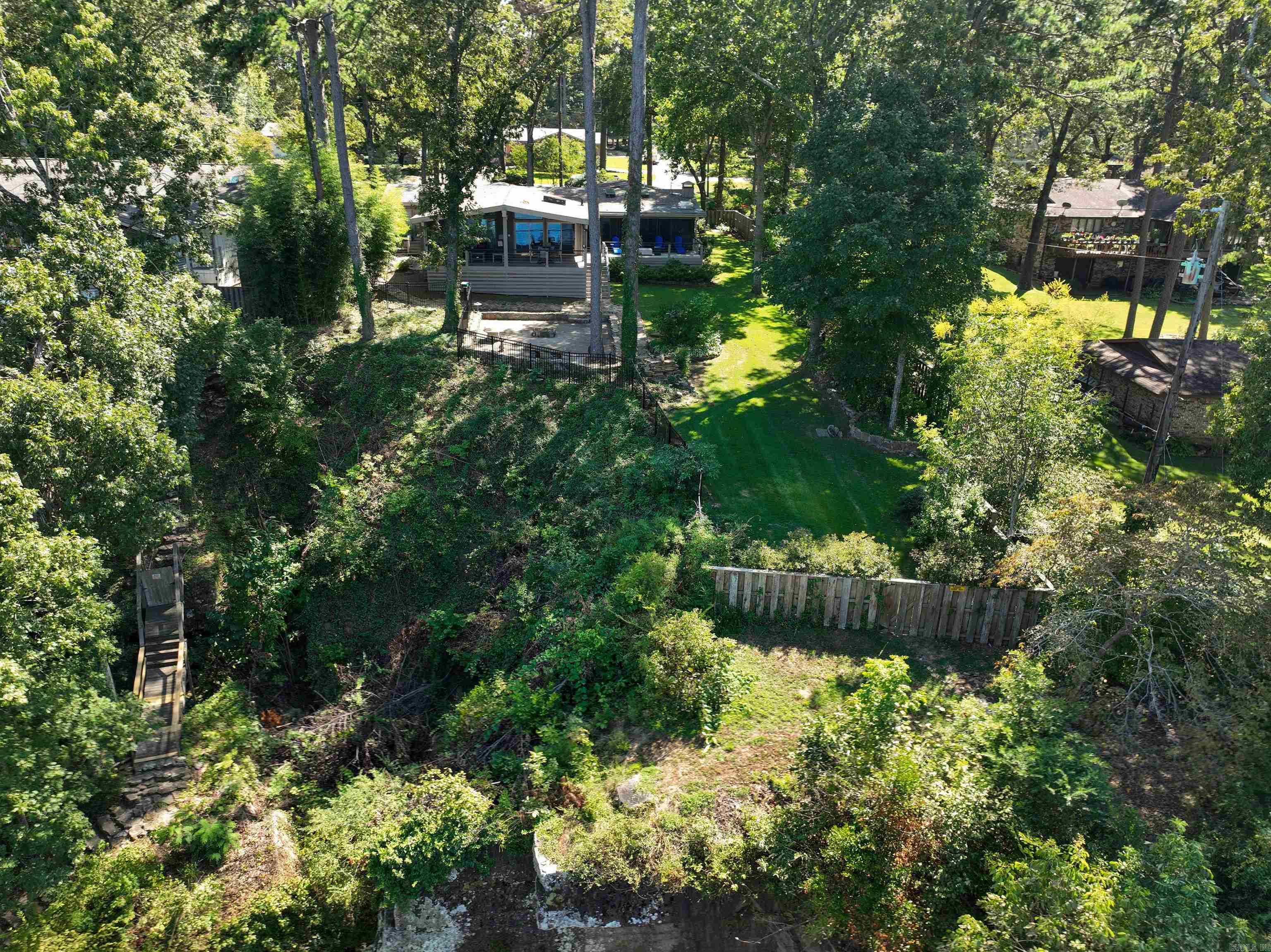 BRIARCLIFF - LAKE - Residential