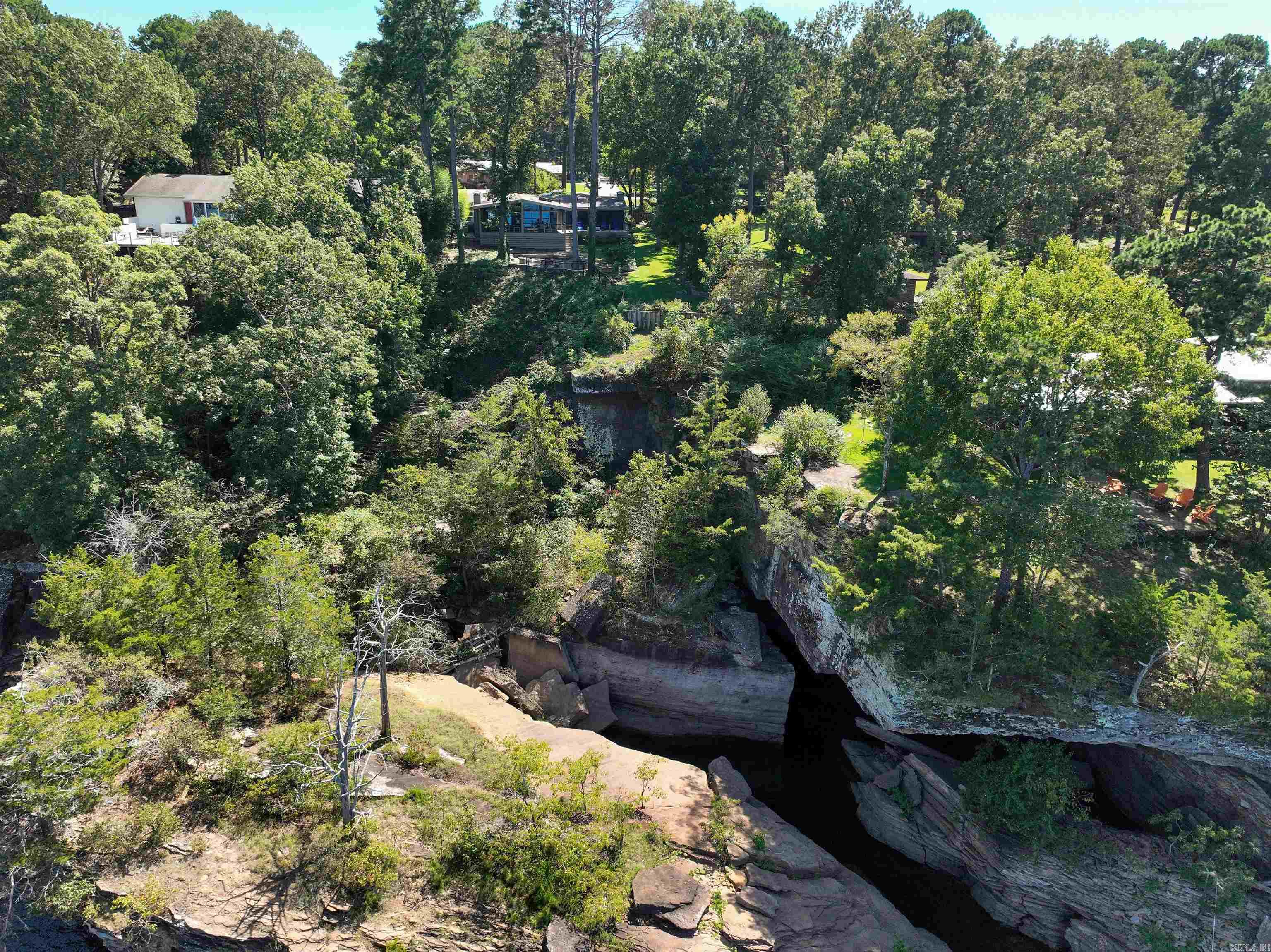 BRIARCLIFF - LAKE - Residential