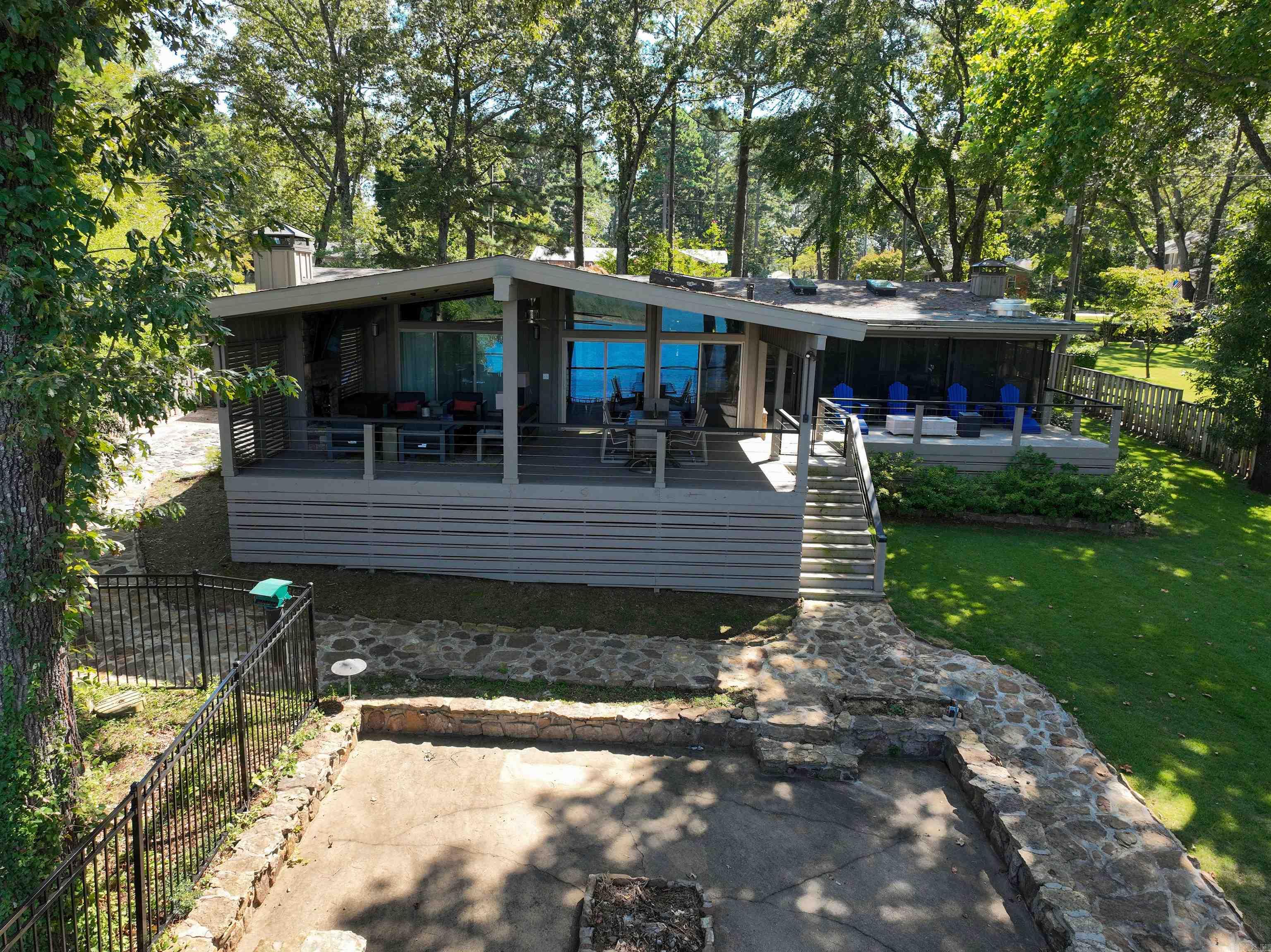 BRIARCLIFF - LAKE - Residential