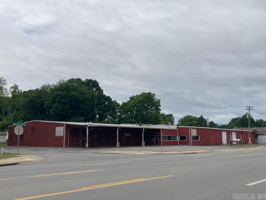 FOR LEASE...Suite C small warehouse space with office. North Little Rock industrial corridor. Centrally located near industrial area/ with large marque sign for visibility. Extra lot available for overflow parking. Ground level overhead doors for easy access to all parts of the warehouse. Flexible Lease Term!