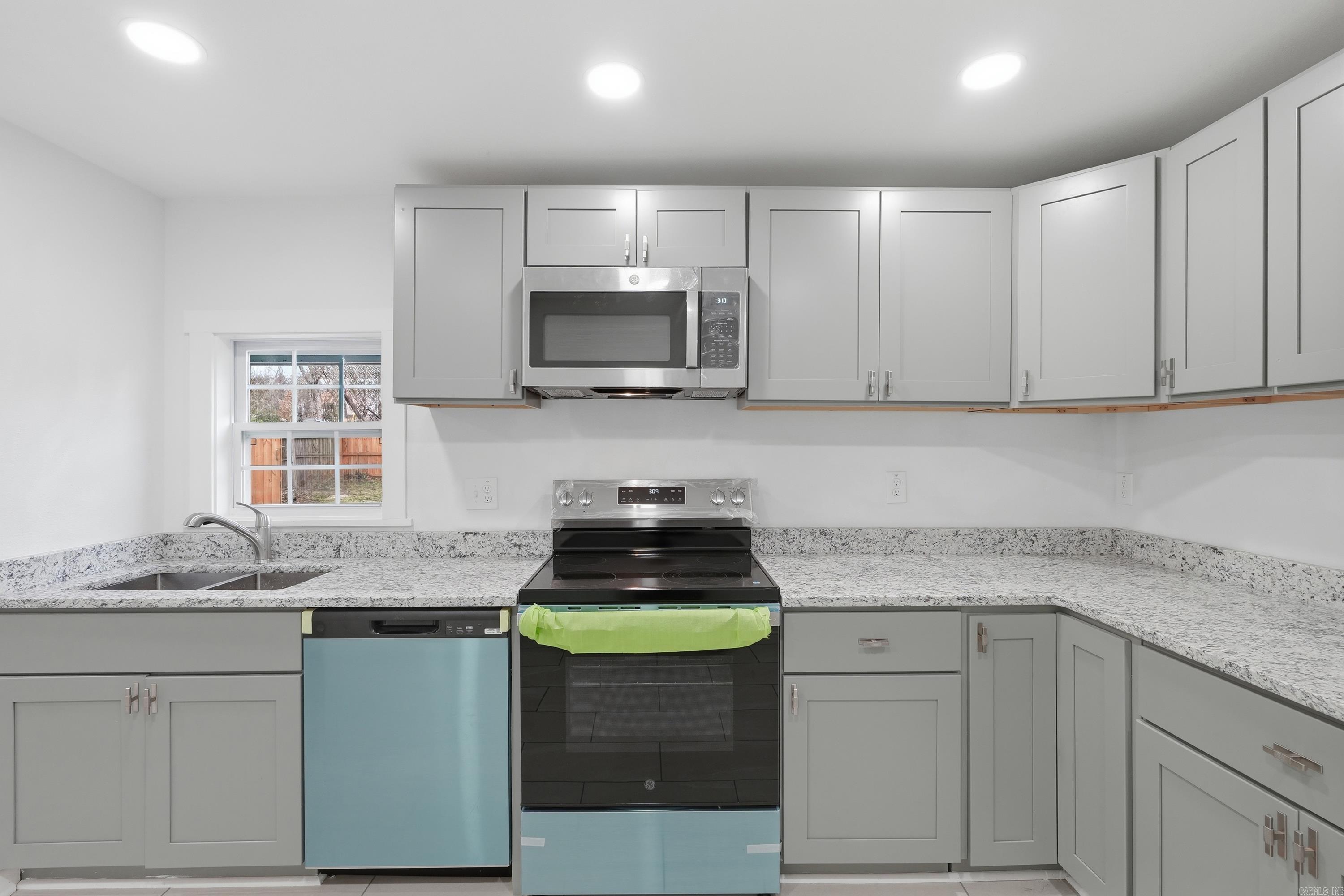 KAHN & HOLDERS ADDN - Residential