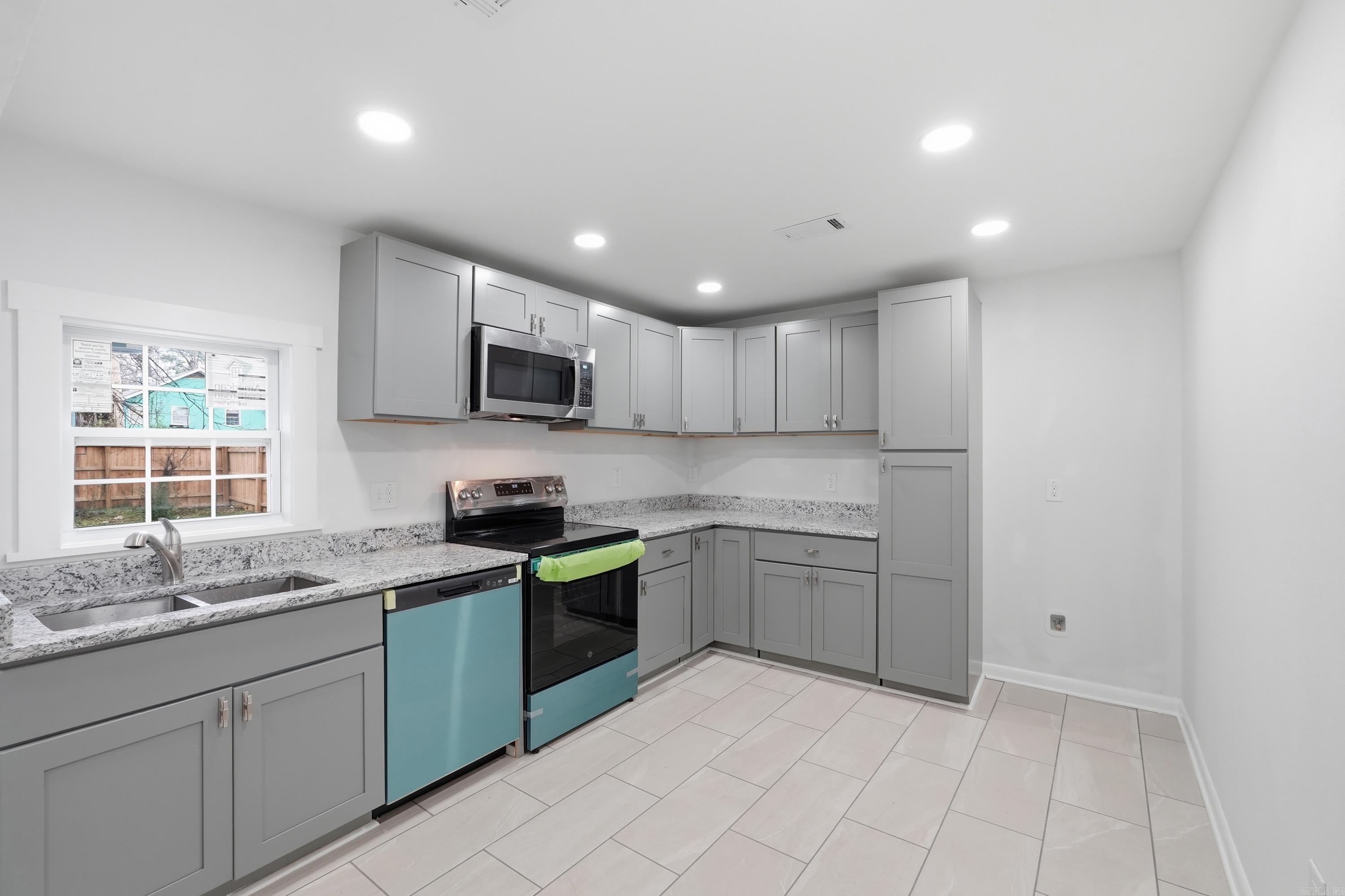 KAHN & HOLDERS ADDN - Residential