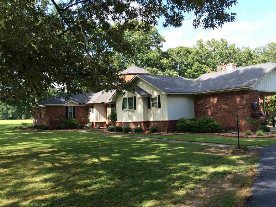 This beautiful home sits on 10 acres in Judsonia, just 6 miles from Searcy. The 2,200 sq ft brick home is in great shape and is very spacious. There is also a 1,500 sq. ft. building that provides great storage. There are also two stocked ponds on the property that provide great fishing. Come see this excellent property!