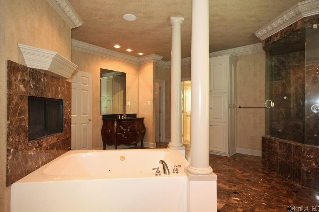 CHENAL DOWNS - Residential