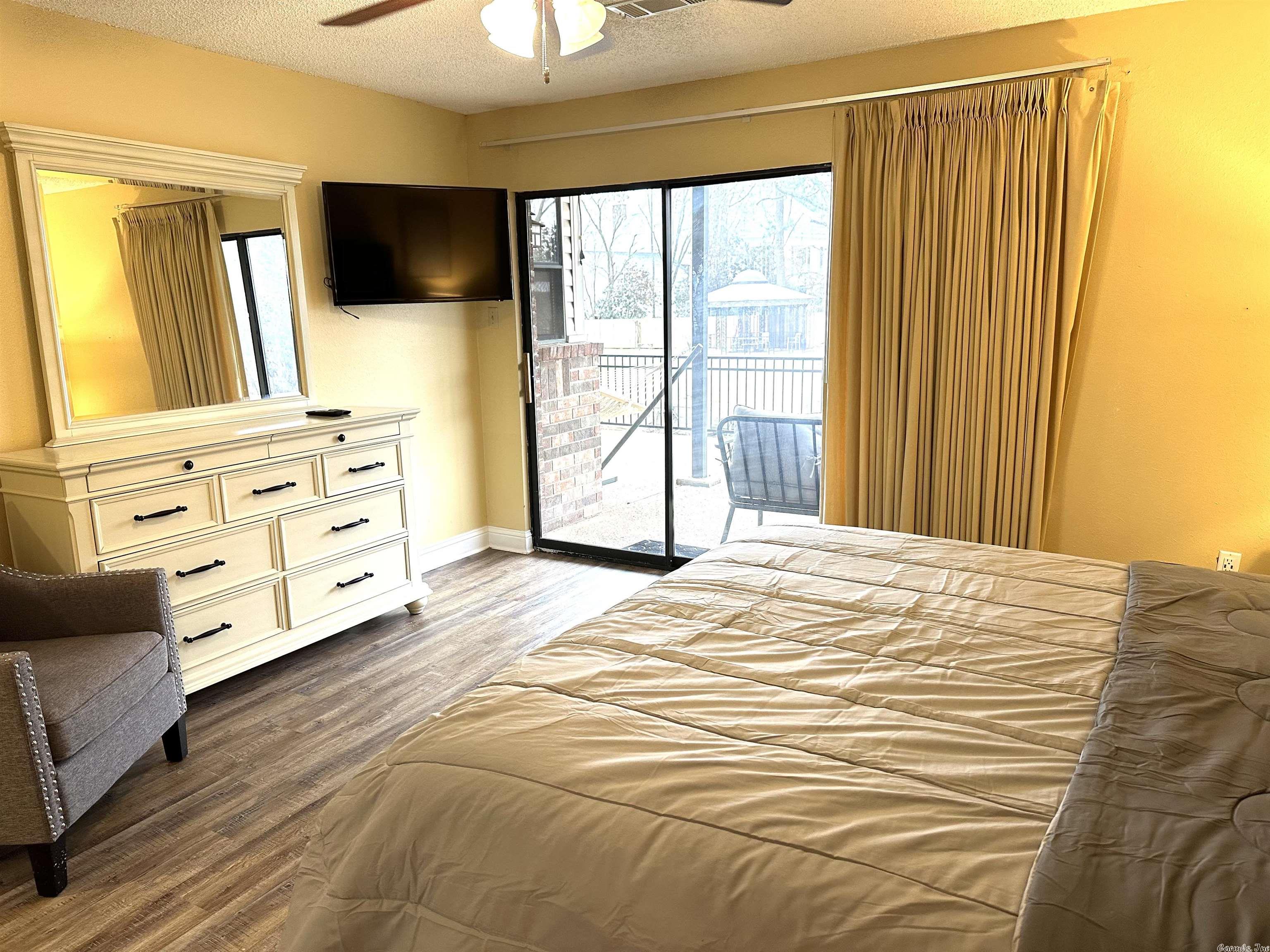 EMERALD ISLE HPR - Residential Lease