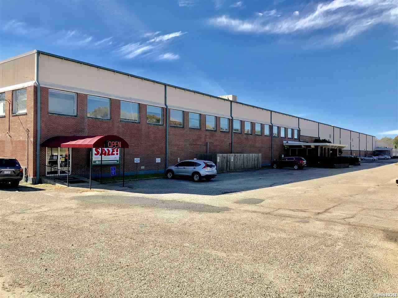 136,000+ sq. ft. facility on 30 acres of prime commercial property in Hot Springs. Located just 1.5 mi. east of Lakeside School on Malvern Rd. (Hwy. 270E), this is a high-visibility property with over 1800 ft. of hwy. frontage. 12 loading docks.