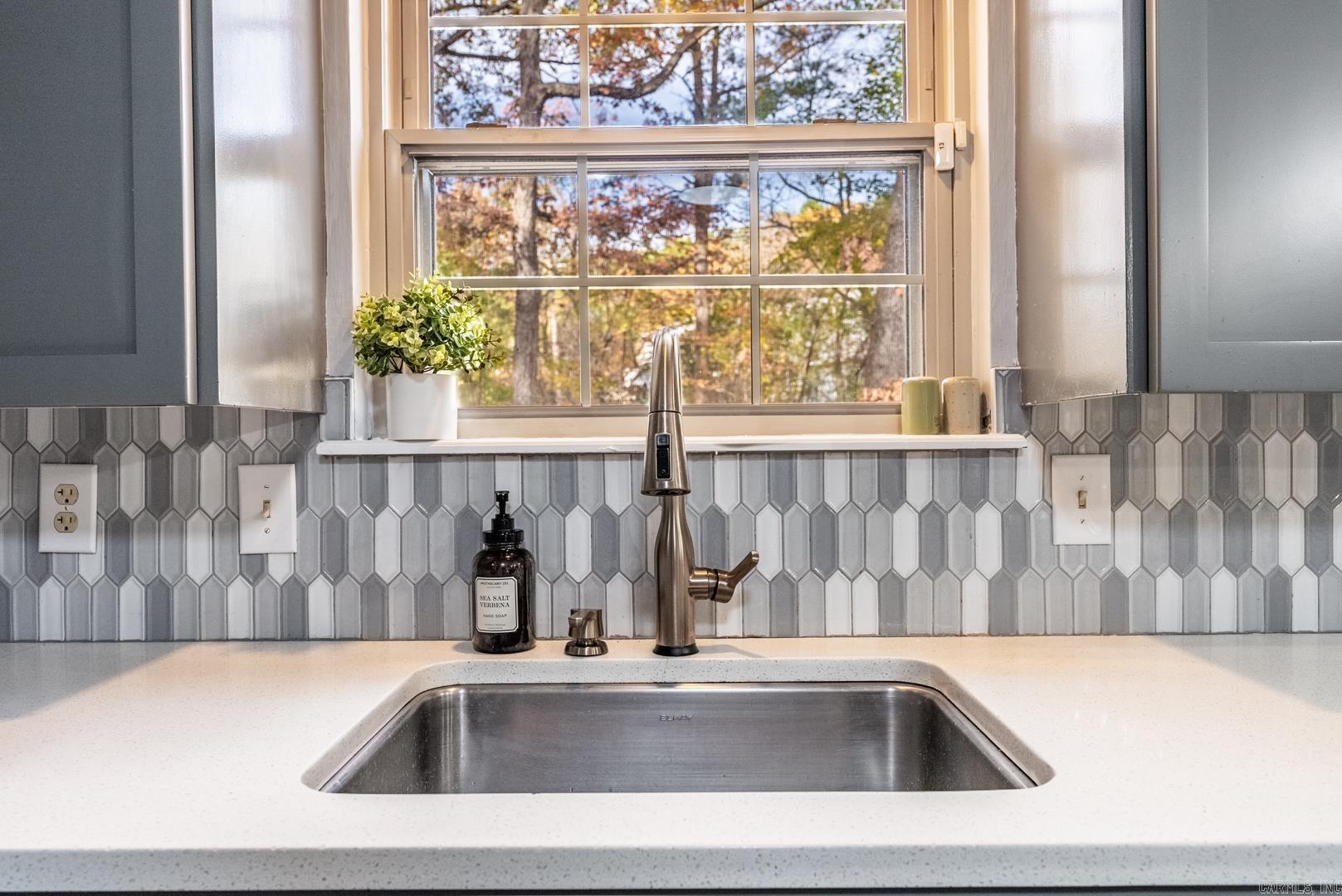 PEBBLE BEACH PARK - Residential