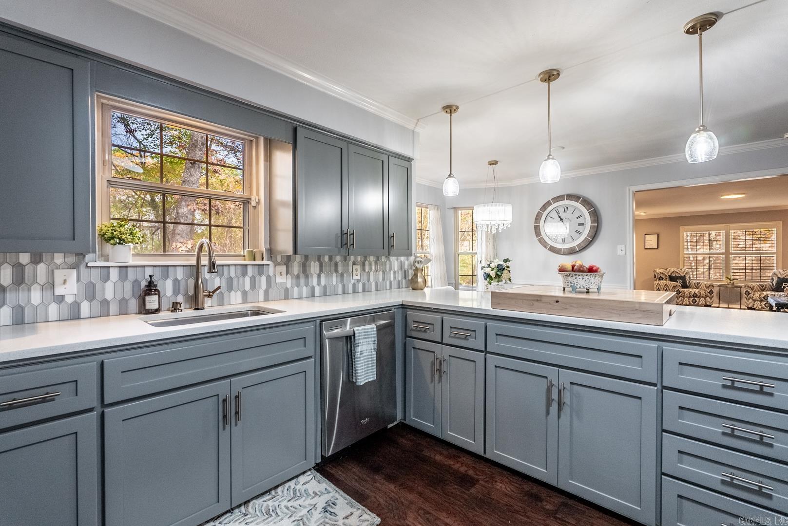 PEBBLE BEACH PARK - Residential