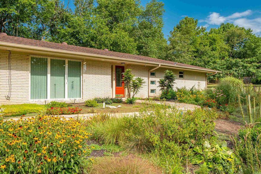 Just a few blocks from Lakeside Schools sits this one level (not steps!), three bedroom, 3 bath home, remodeled kitchen and bathrooms.  Ranch style home occupying 4.4 city lots give you plenty of room to roam.  Beautiful custom winding flagstone walkway surround by a Master Gardener's xeriscaping expertise!  Workshop, shed and additional covered carport on one of the lots, all conveys.