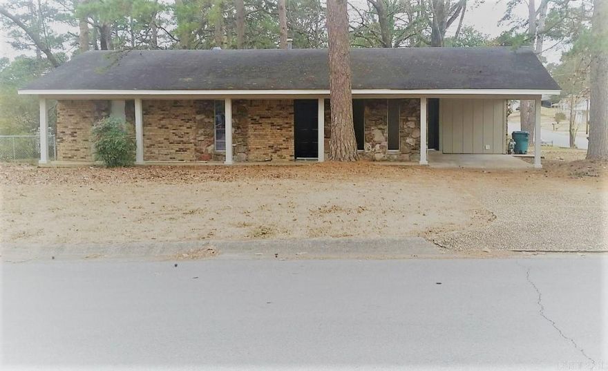 3 bedroom, 1 bath renovated home in excellent condition. New carpet, tile, formal living area, kitchen/den, carport, chain link fence in back. Convenient location! Move in ready!