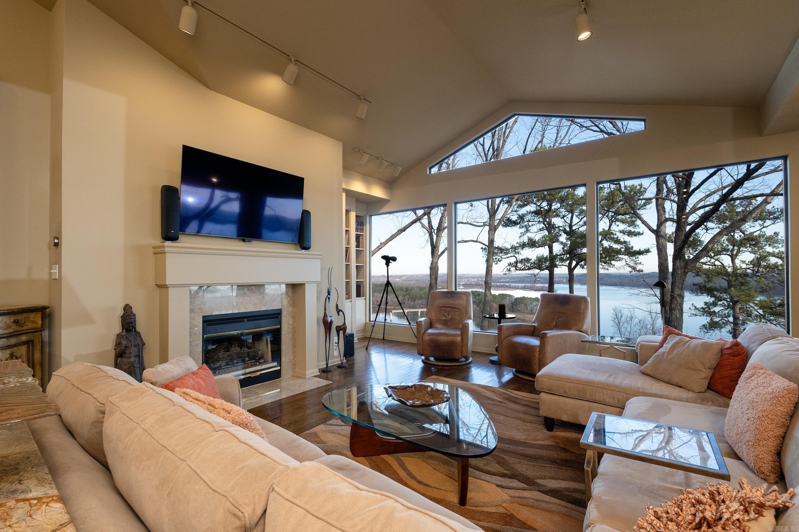 RIVER RIDGE POINTE - Residential