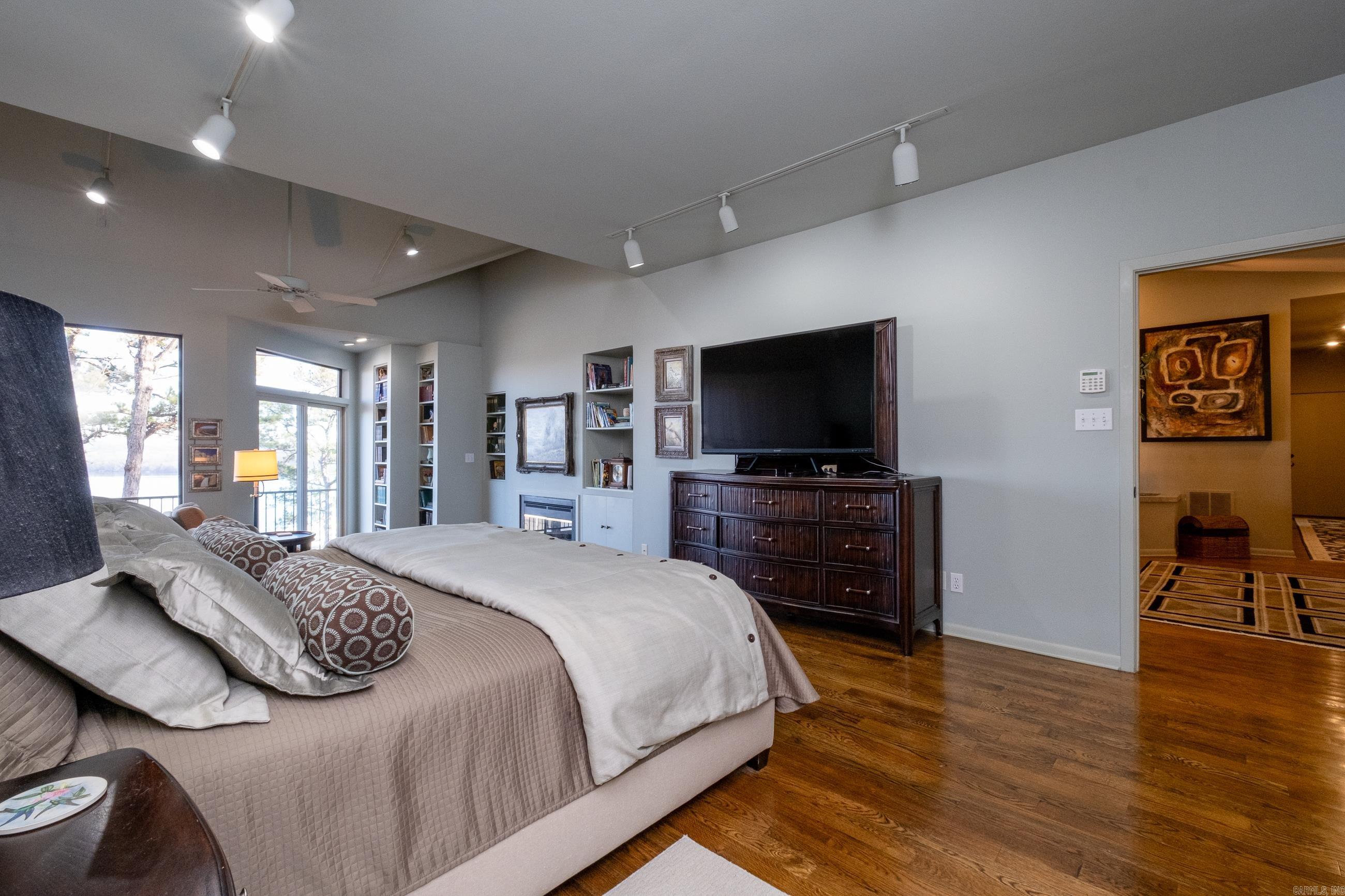RIVER RIDGE POINTE - Residential