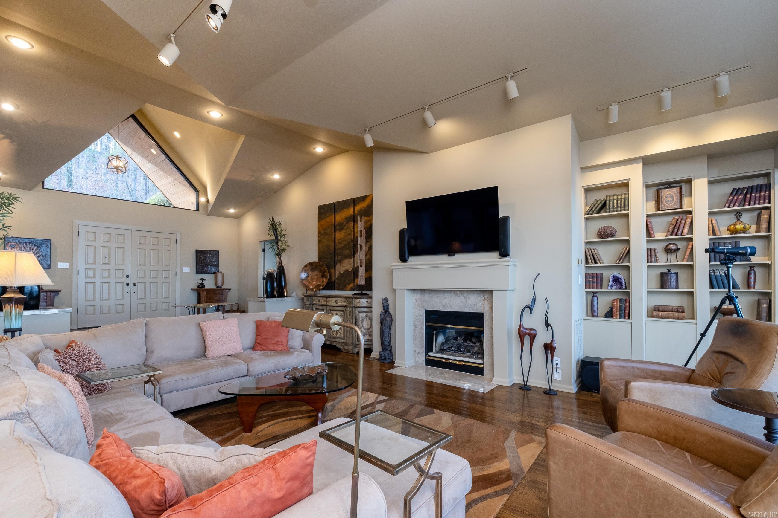 RIVER RIDGE POINTE - Residential