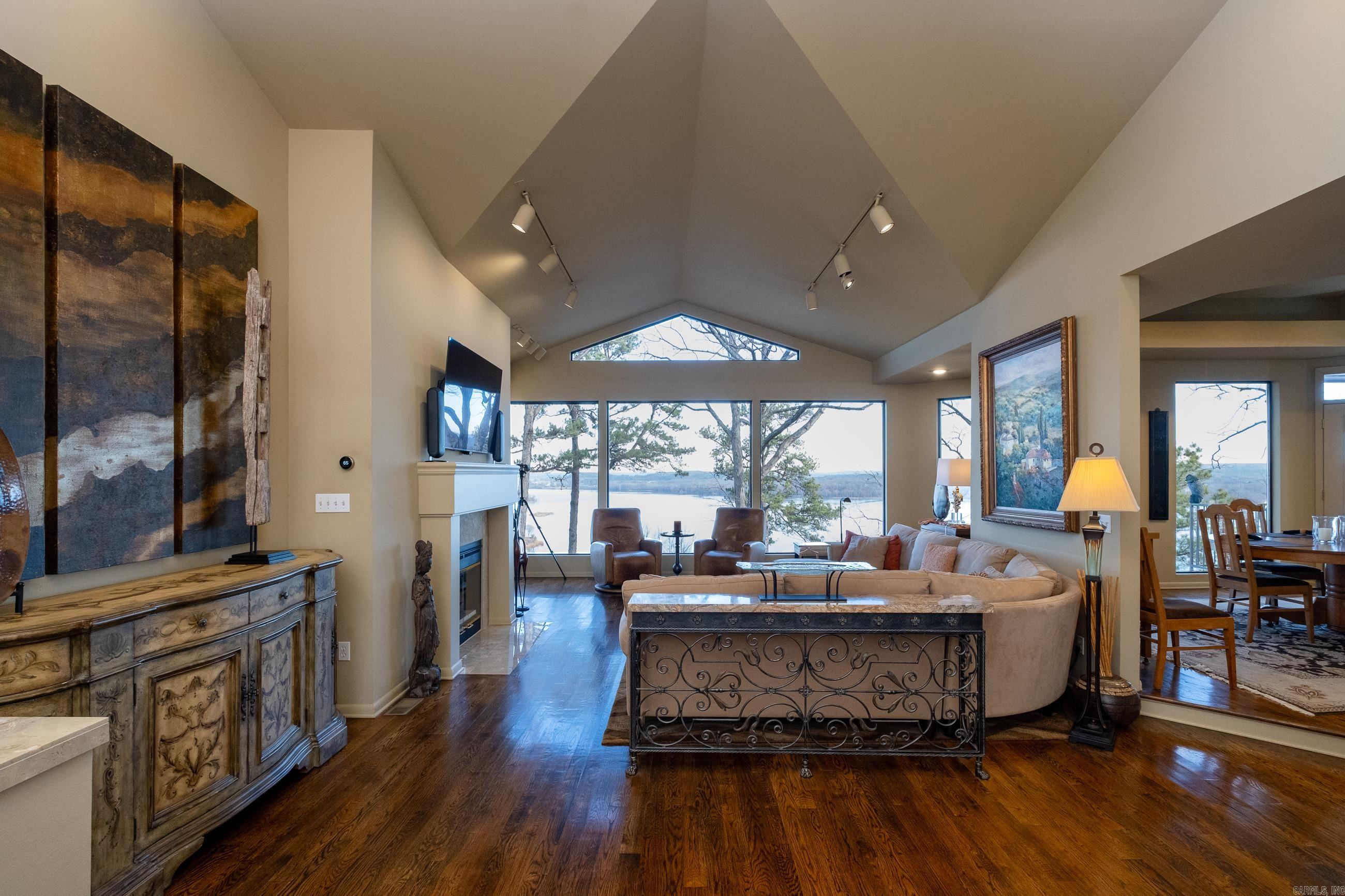 RIVER RIDGE POINTE - Residential