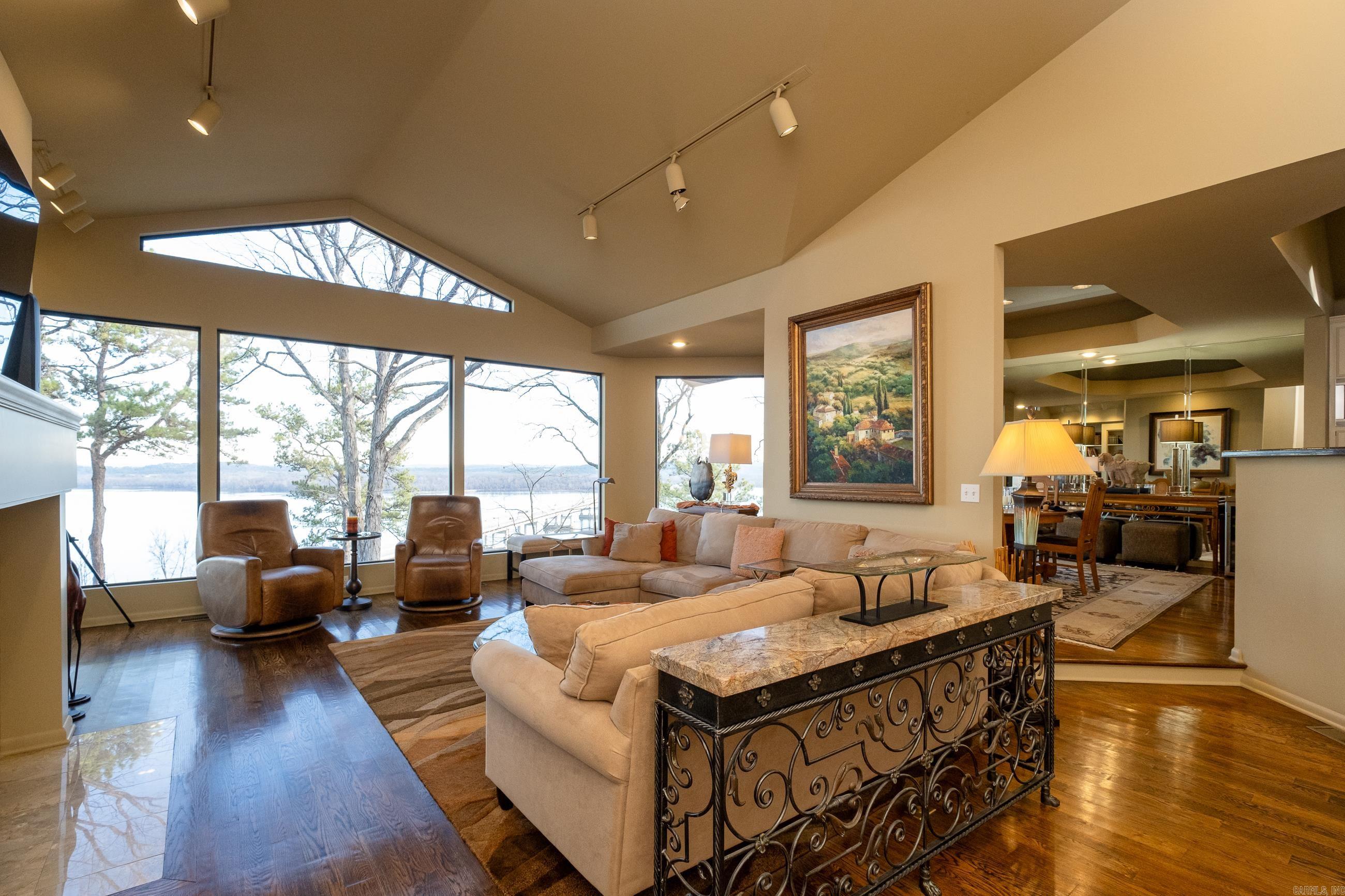 RIVER RIDGE POINTE - Residential
