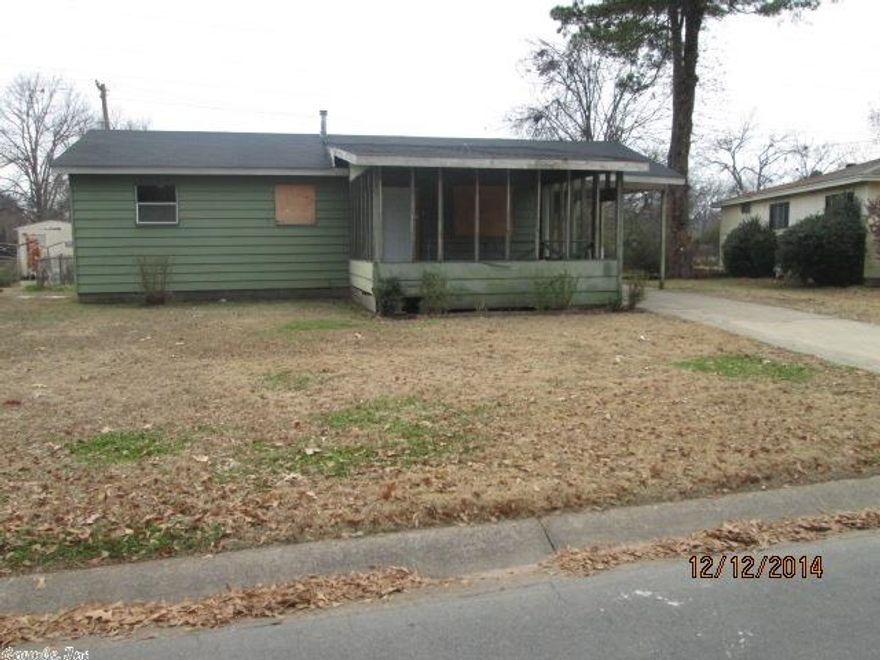 One story home with enclosed front porch. Three bedrooms and one bath, kitchen dining room combination. Close to downtown North Little Rock/Rose City area. Wonderful rental property or first time home. Bank of America, N.A. employees and employees household members and business partners of the Bank are prohibited from purchasing: this property, whether directly or indirectl