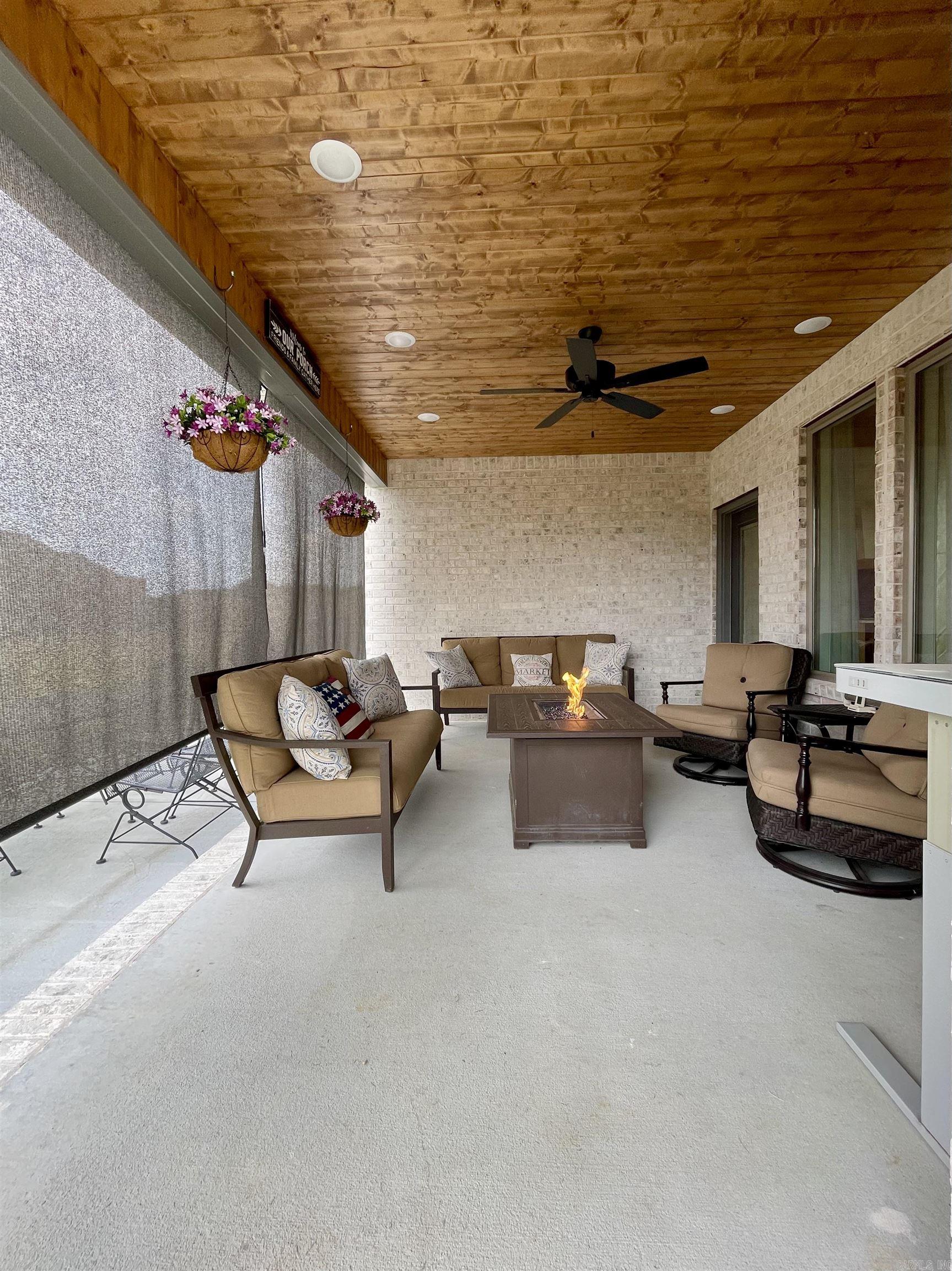 JACOB CREEK - Residential