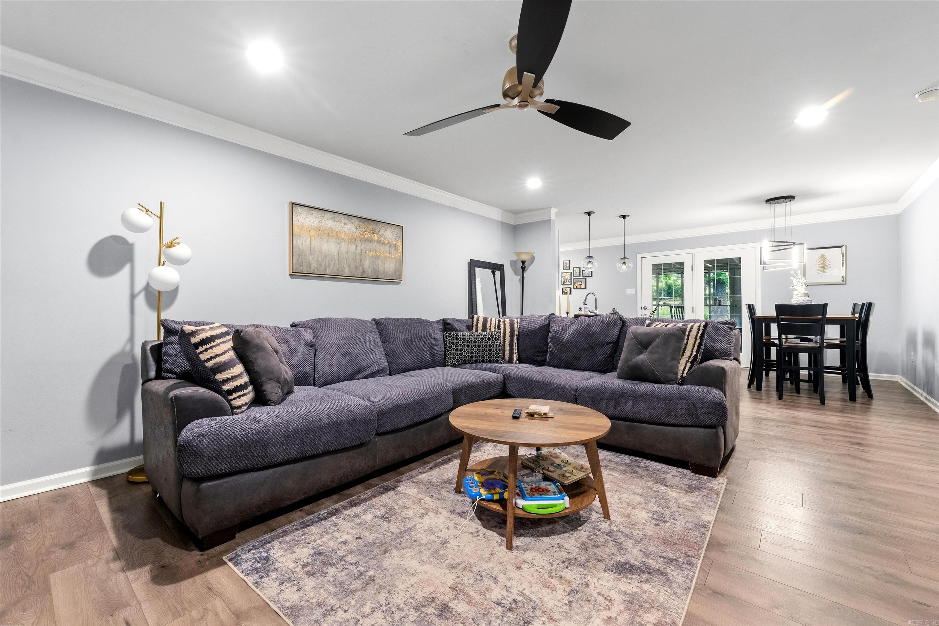 COUNTRY CLUB PARK - Residential