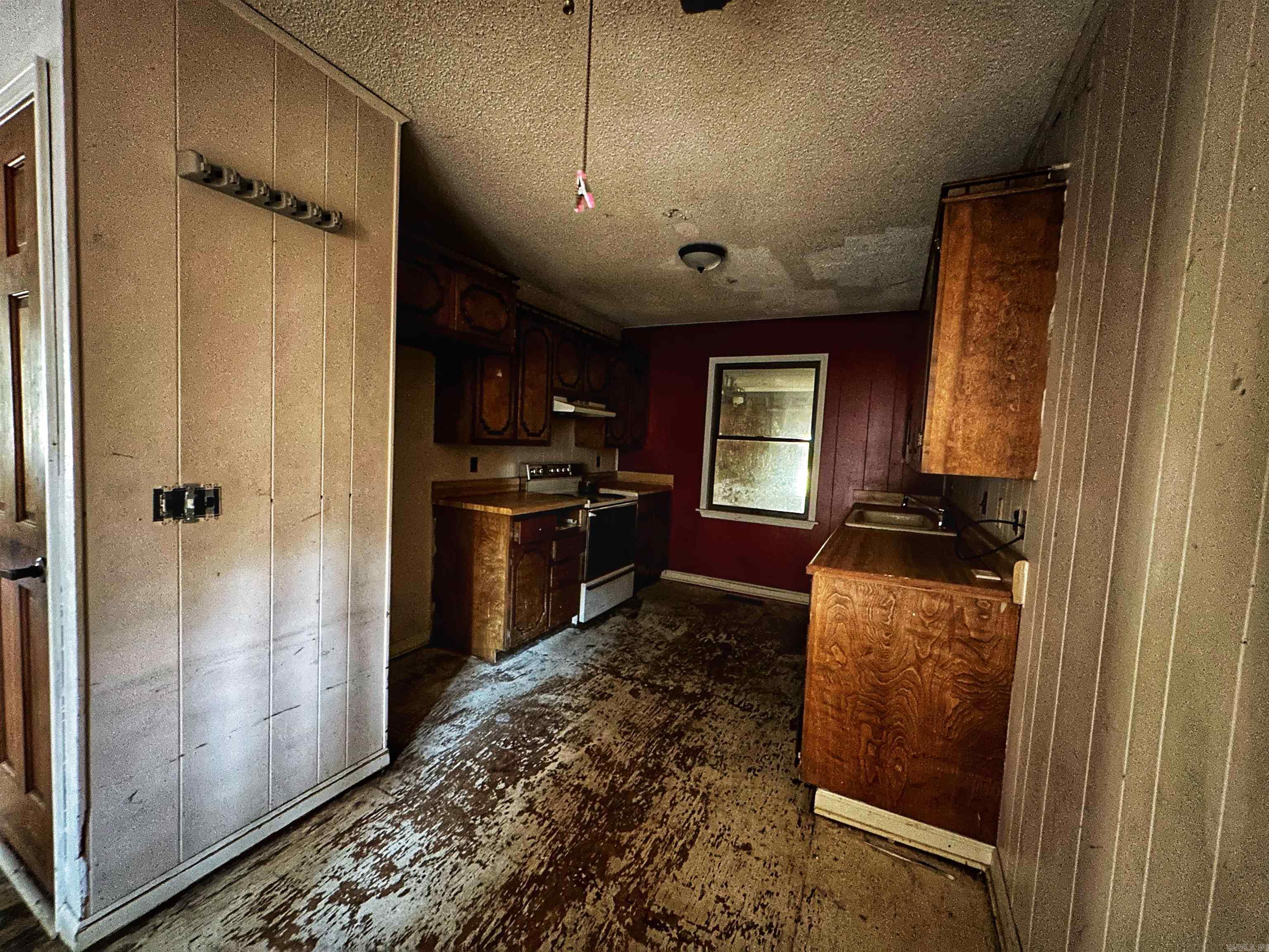 BRYANT WOODLAND HGTS - Residential