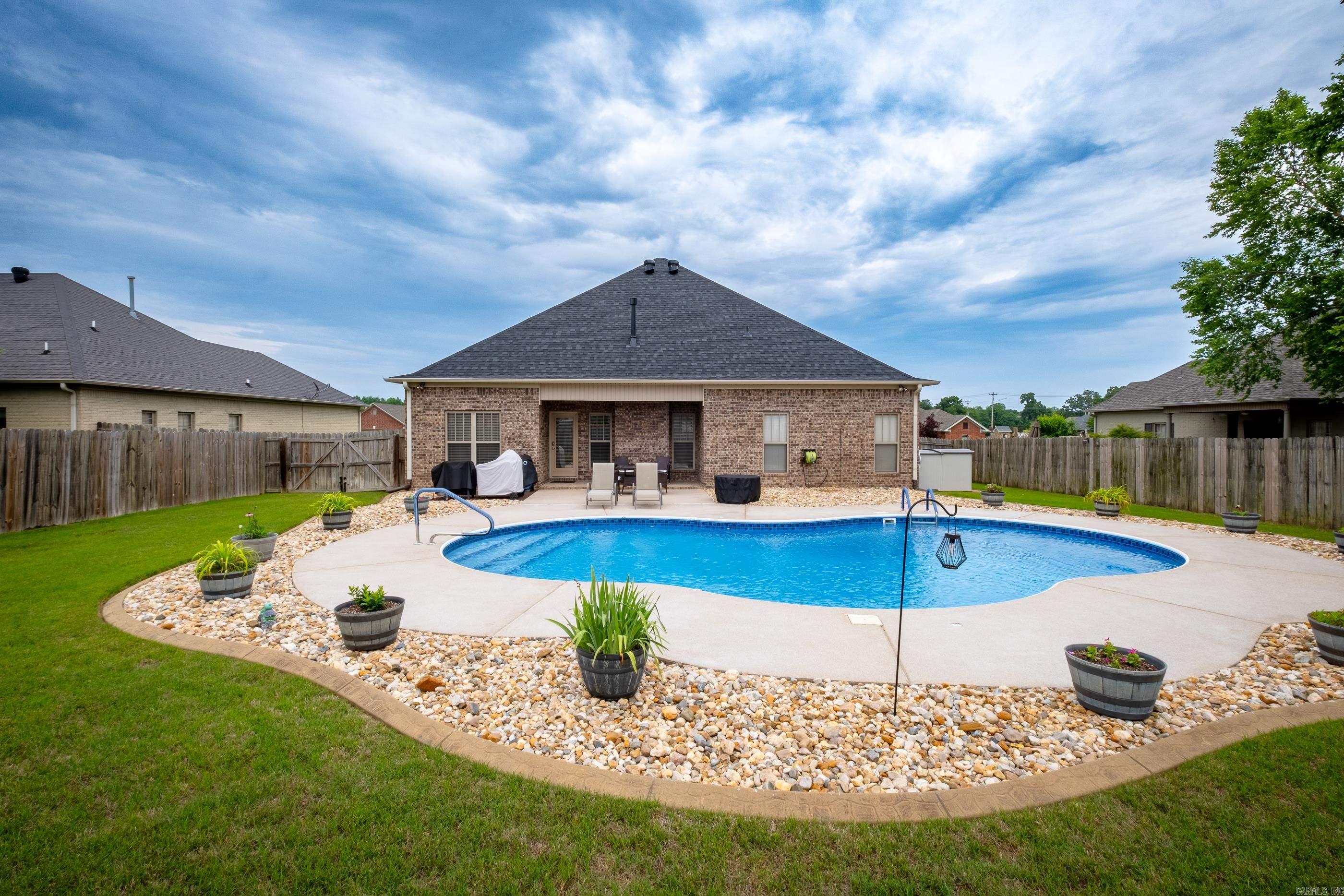 CHAPEL CREEK - Residential