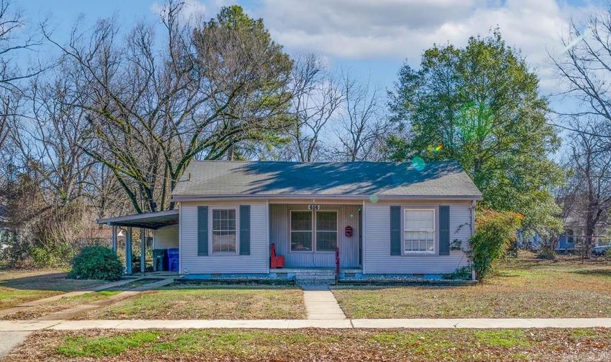 Great home in Old Conway!  3/2 w large dining area and spacious living area!  Two storage units, covered parking, large yard, hardwood floors in many rooms, oversized main bedroom!