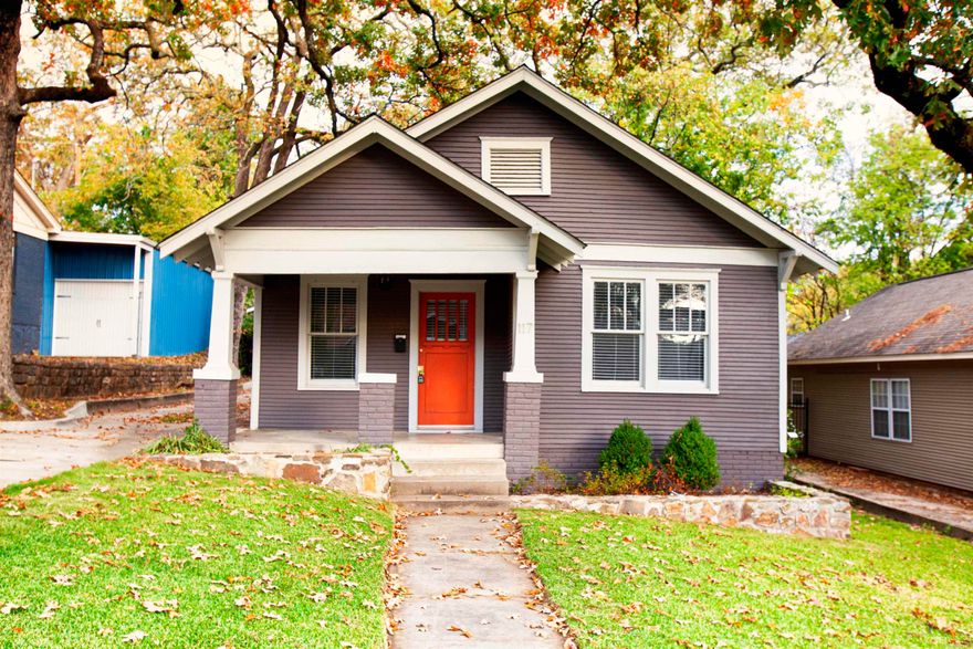 Cute and cozy 2BD/2BA home conveniently close to UAMS in the desired Hillcrest area. Beautiful hardwood floors throughout most of the living spaces. Large partially fenced yard. The lease for this property is flexible with a 3% increase after the first year. Income has to be 3x the amount of rent. This property does not accept section 8. 24 hour notice required.
