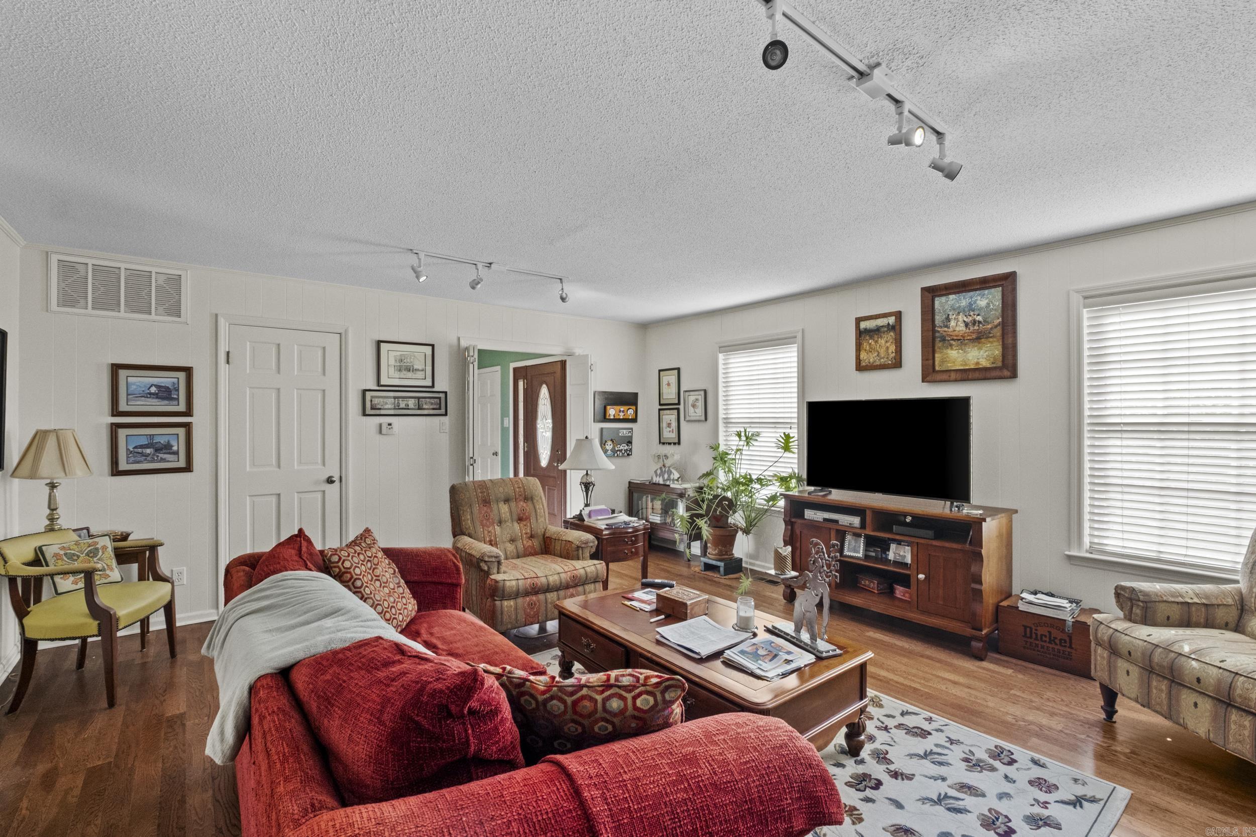 LAKEWOOD NE - Residential