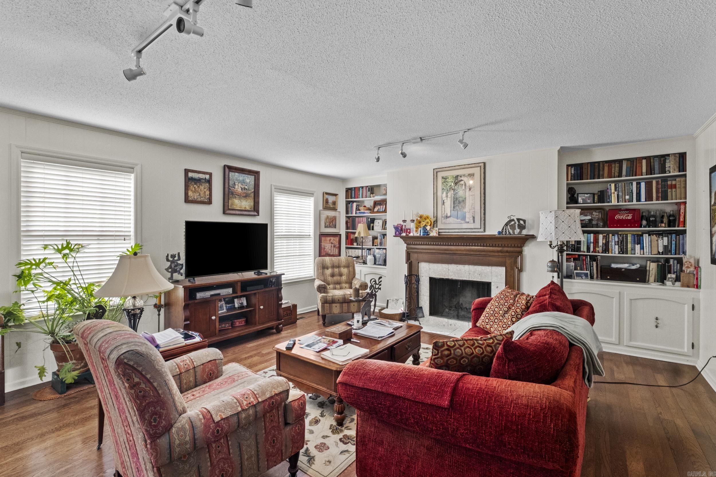 LAKEWOOD NE - Residential