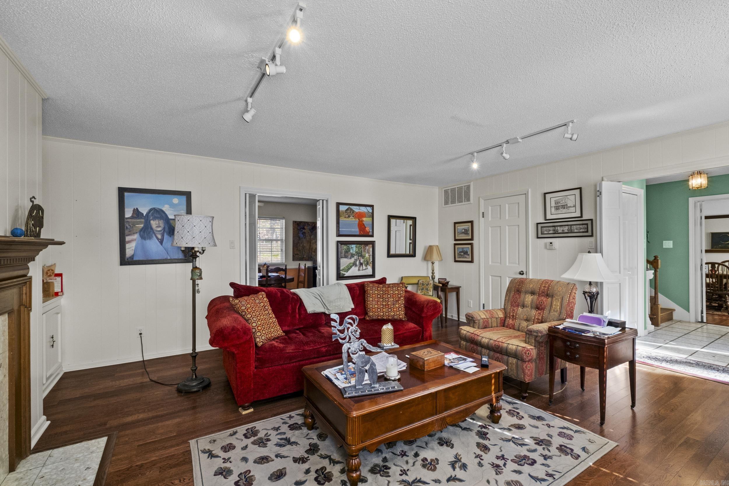 LAKEWOOD NE - Residential