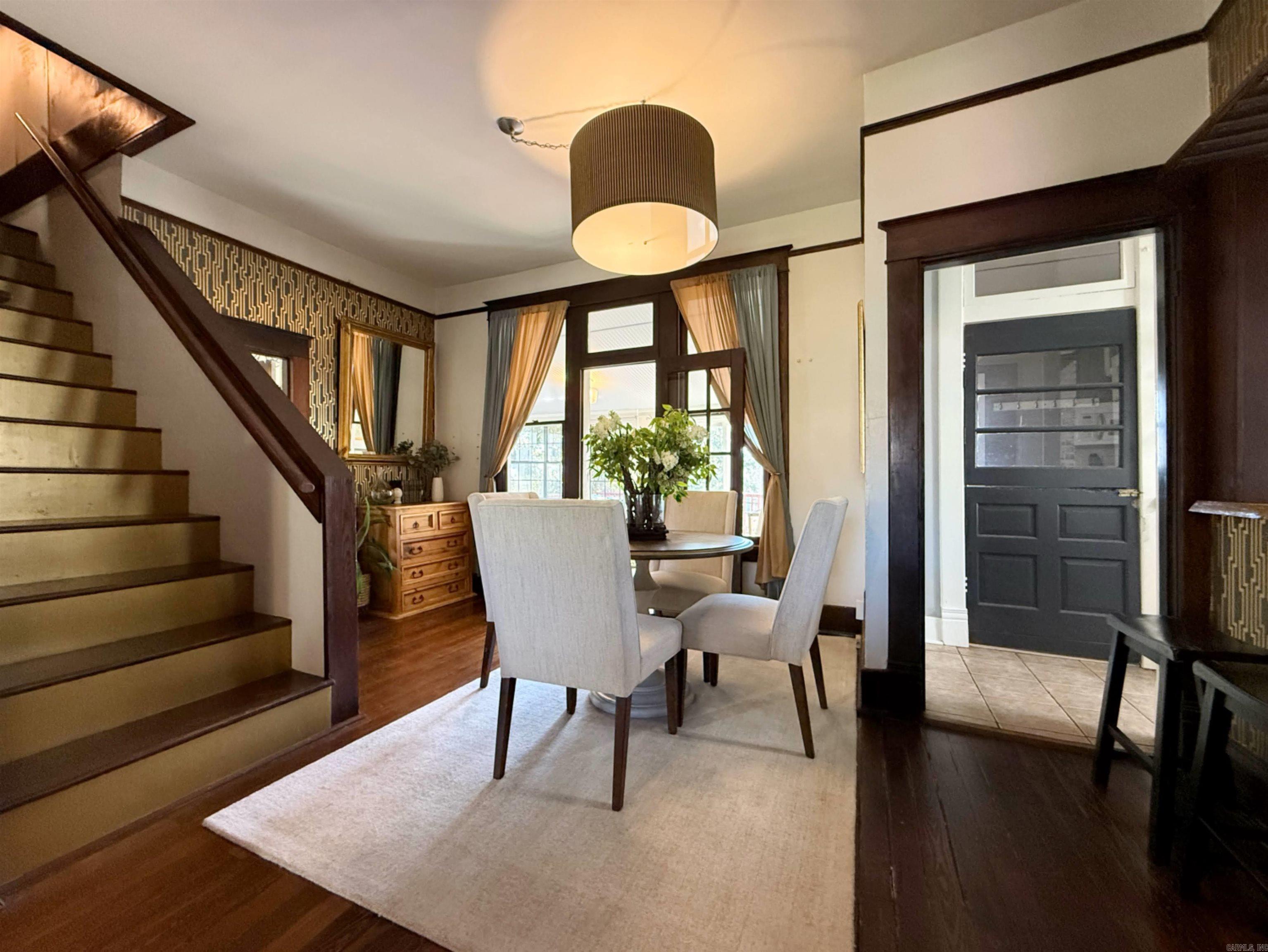 ELMHURST - Residential