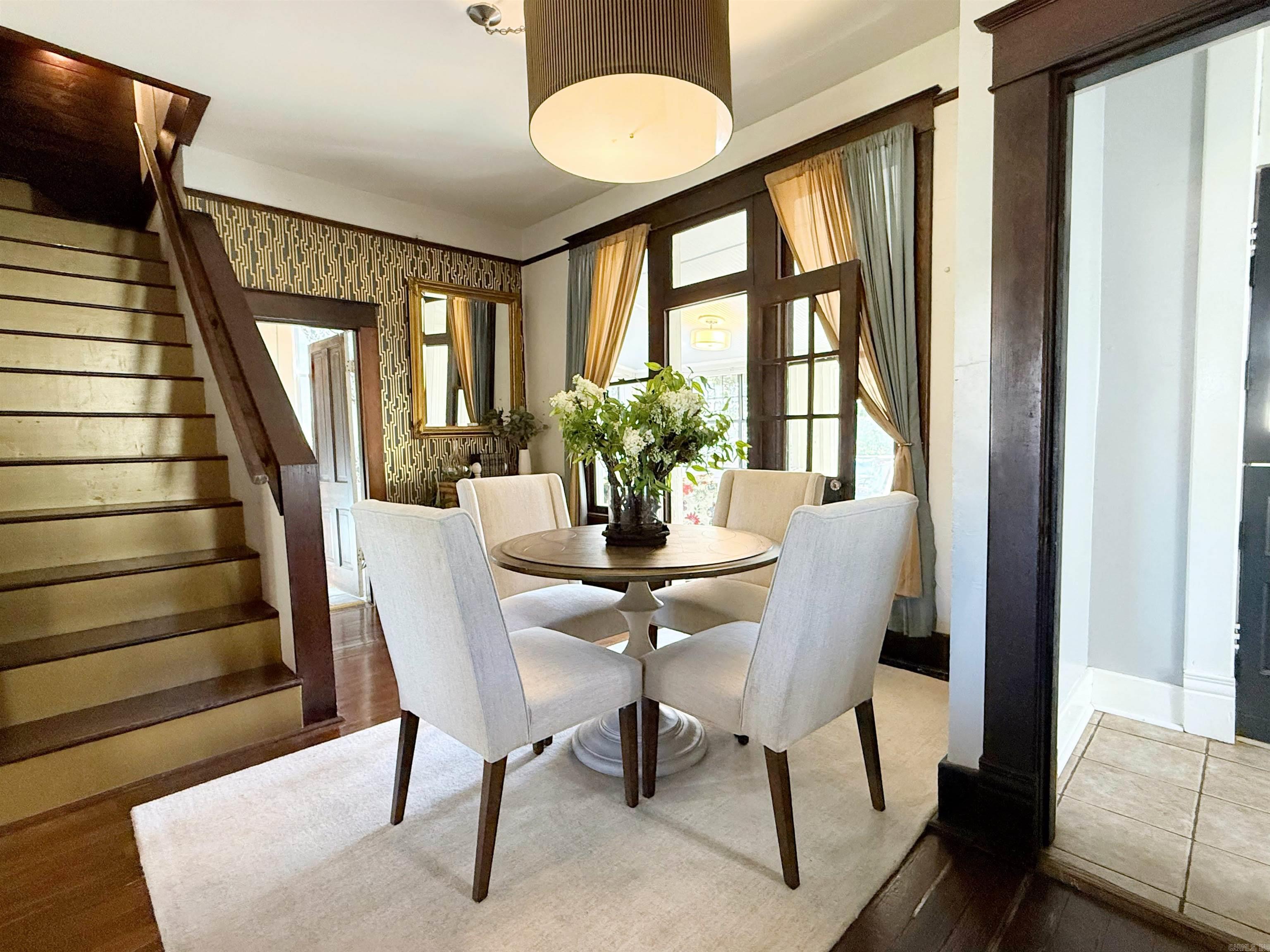 ELMHURST - Residential