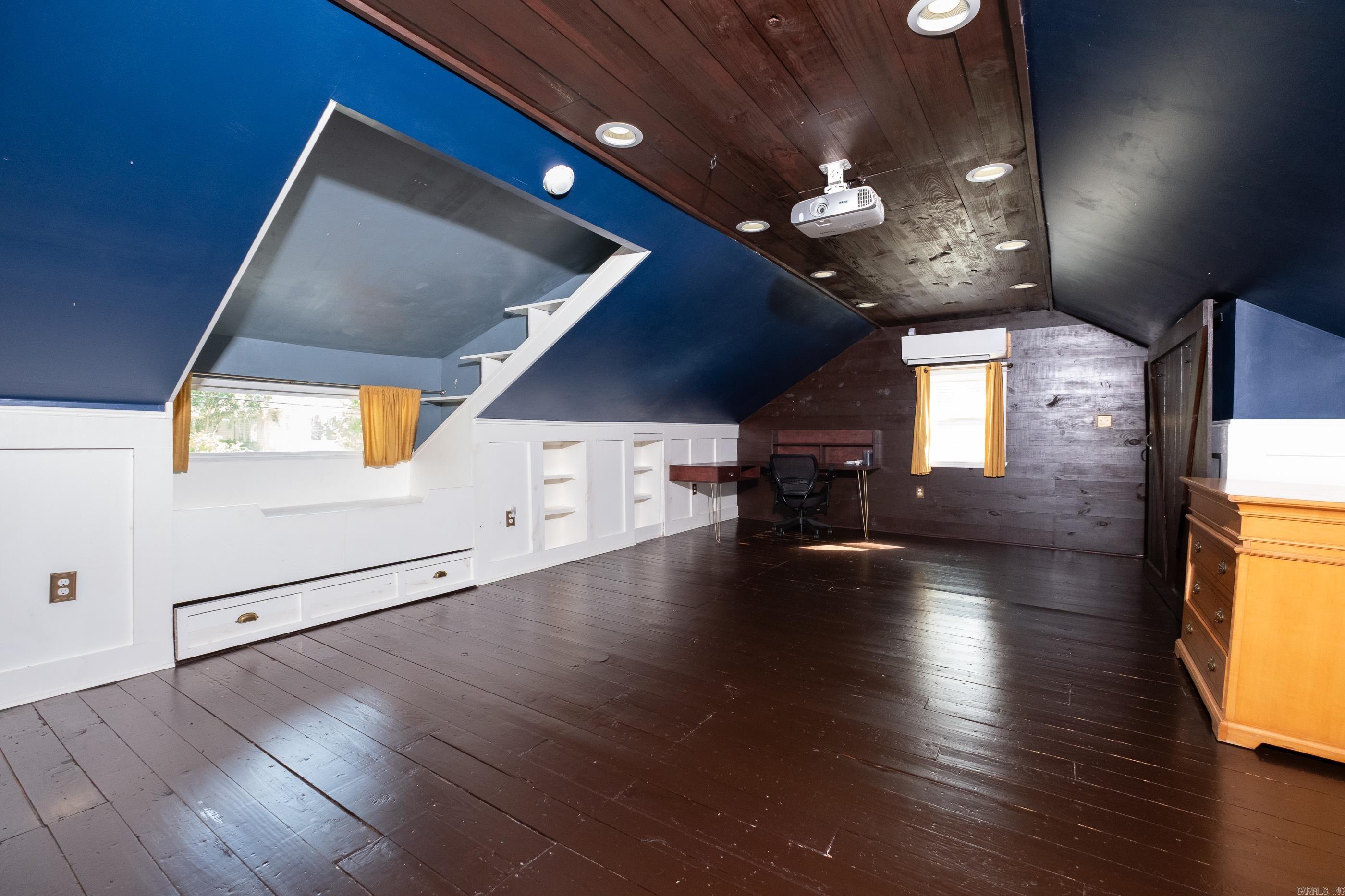 ELMHURST - Residential