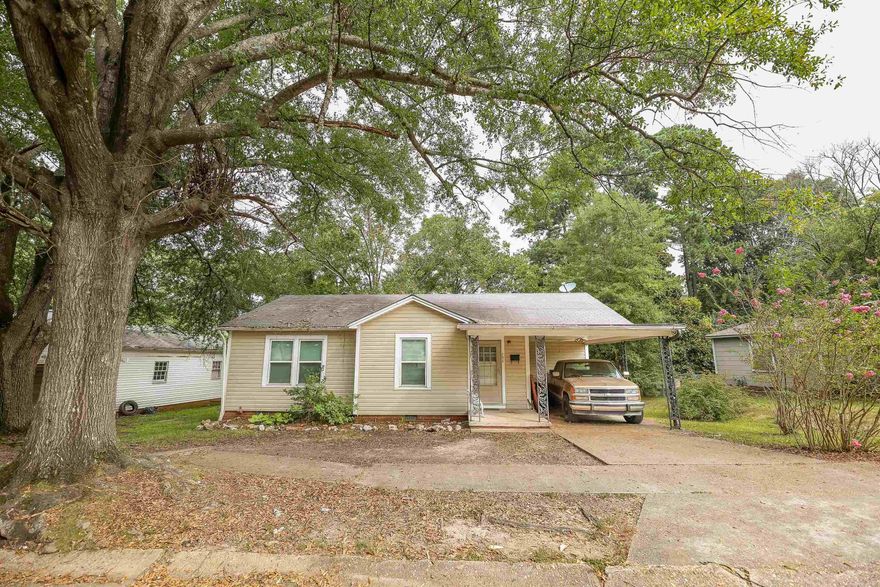 Great starter home or investment property. Vinyl Siding, windows and a/c unit were all installed around 2020.