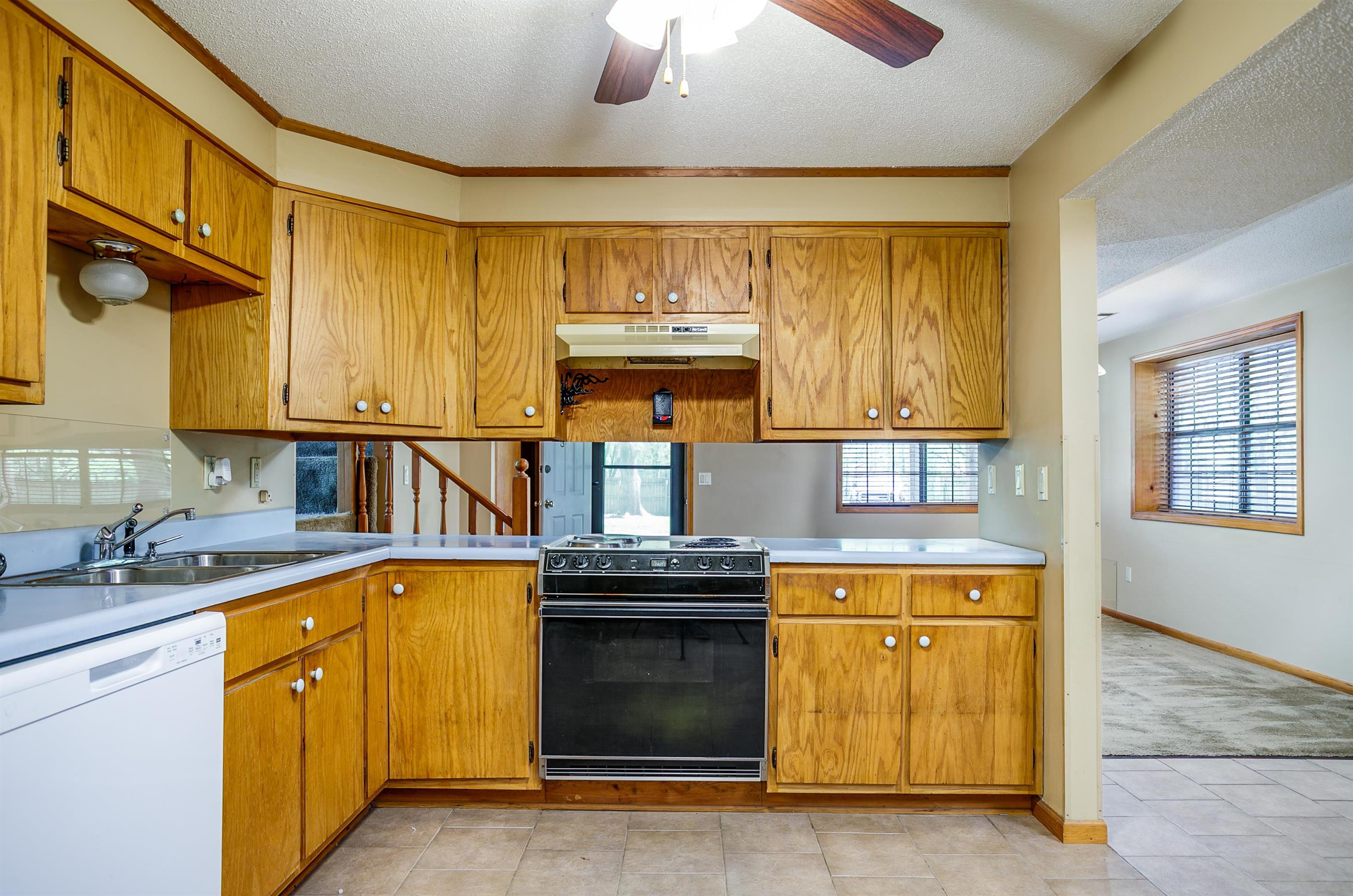 LAKE LORADO HEIGHTS - Residential