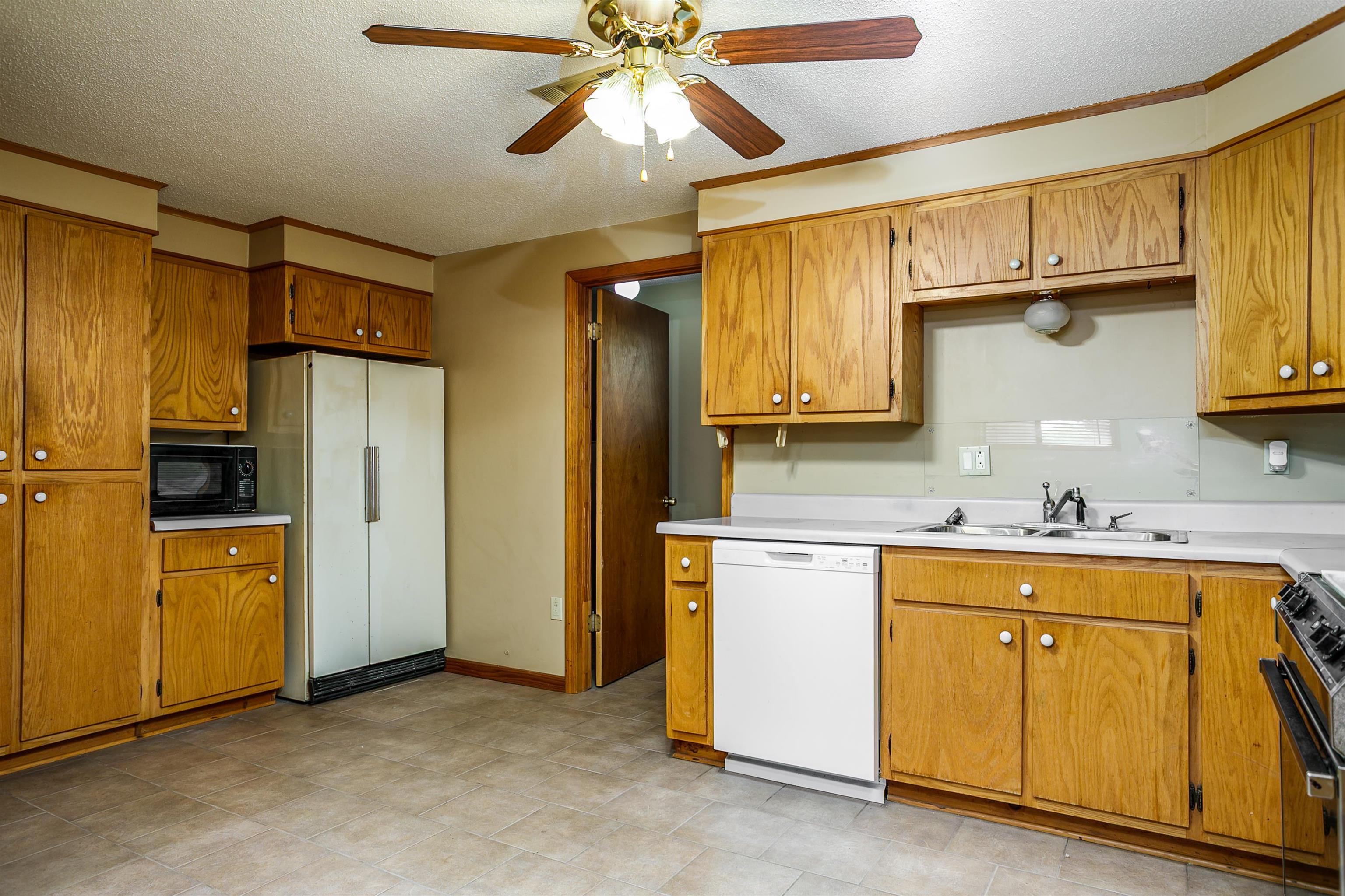 LAKE LORADO HEIGHTS - Residential