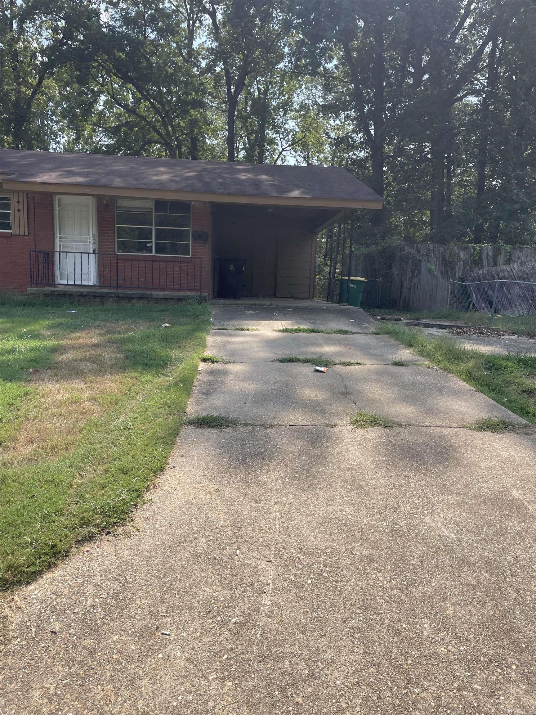 Calling all investors! Perfect opportunity to add to your portfolio. Sold "AS IS" agent please see remarks.
