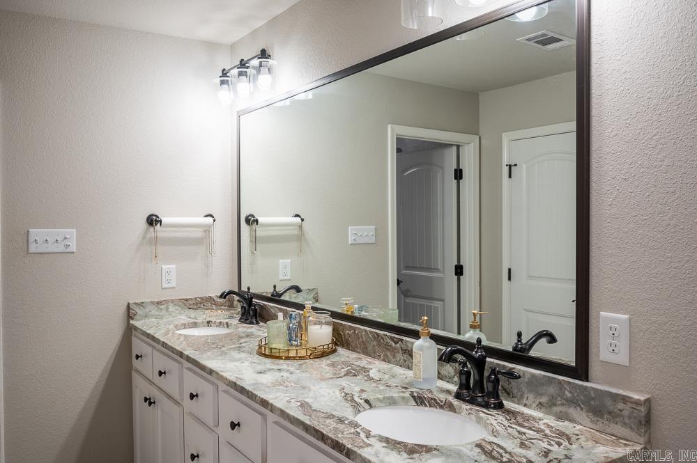 HERITAGE MEADOWS - Residential