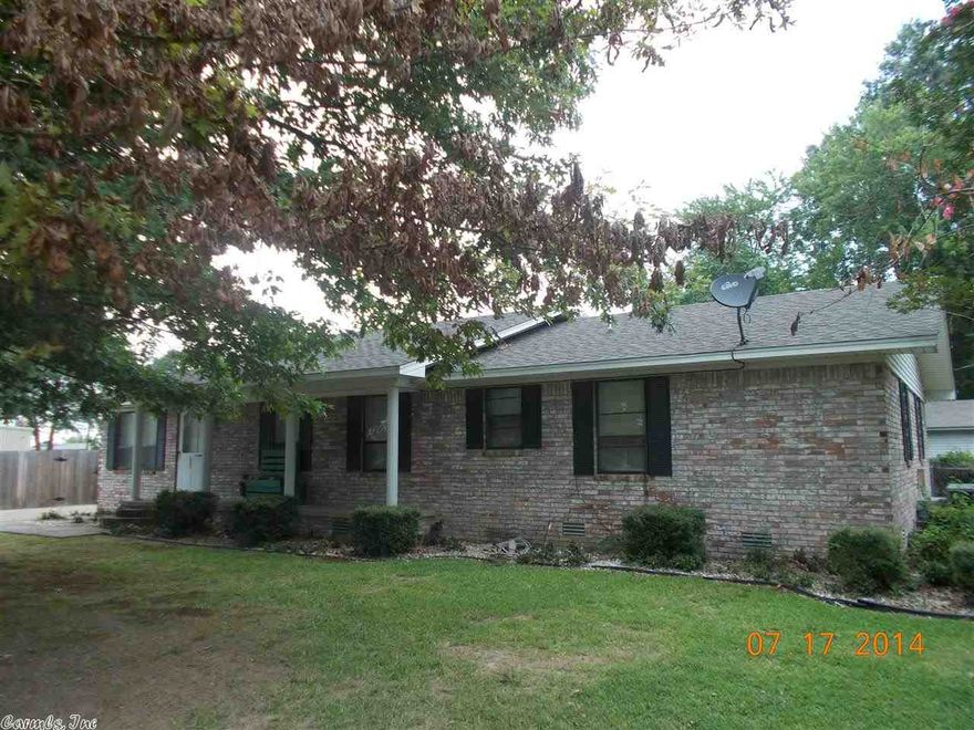 Great home in the heart of Beebe. Extensively remodeled. Close to Beebe Public Schools and ASU Beebe. 3 WALK-IN CLOSETS.
