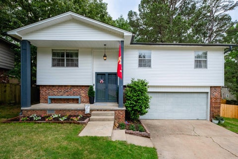 Photo of 10 Cherrywood Ct CT, Little Rock, AR 72211 (MLS # 26042834)