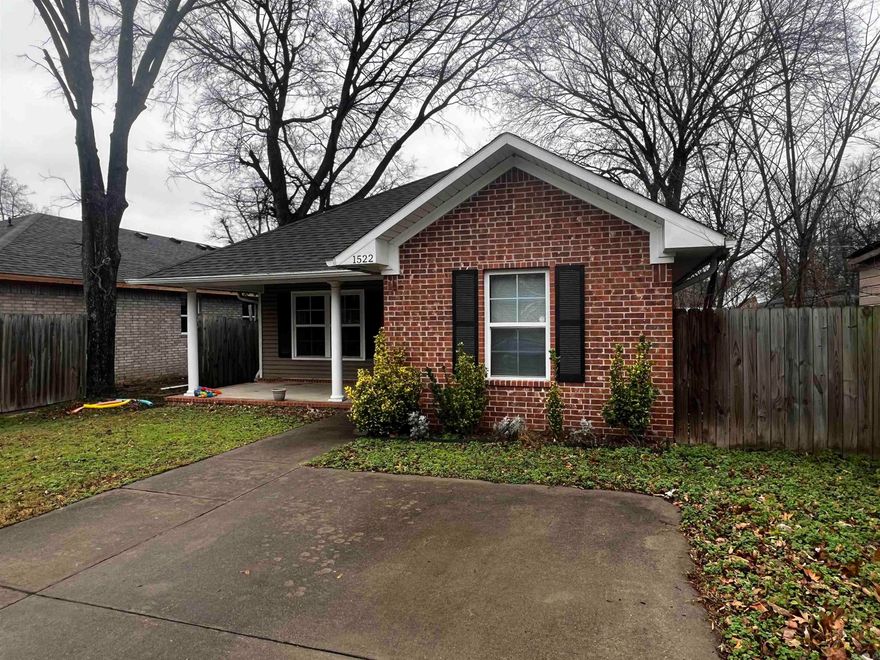 Great house!  Needs a little touch up and it's ready for a new owner!  Don't miss out on this opportunity.