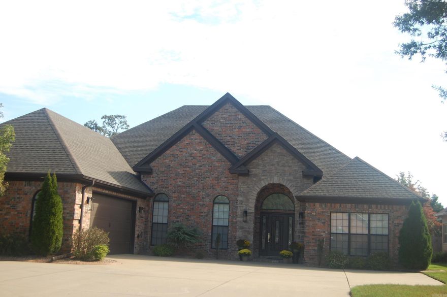 Beautiful home in the Country Club of Arkansas area of Maumelle, Quiet cul de-sac for walking, riding your bike etc. Home is move in ready, has been updated & well maintained by a one homeowner. Seller is Licensed real estate agent & licensed home builder.